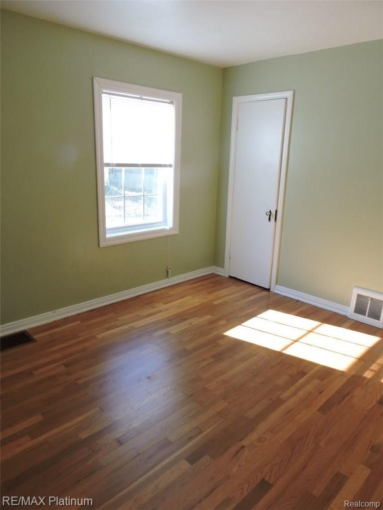 713 Spring Street Howell, MI 48843 - Photo 8 of 21 Bedroom 2 main floor
