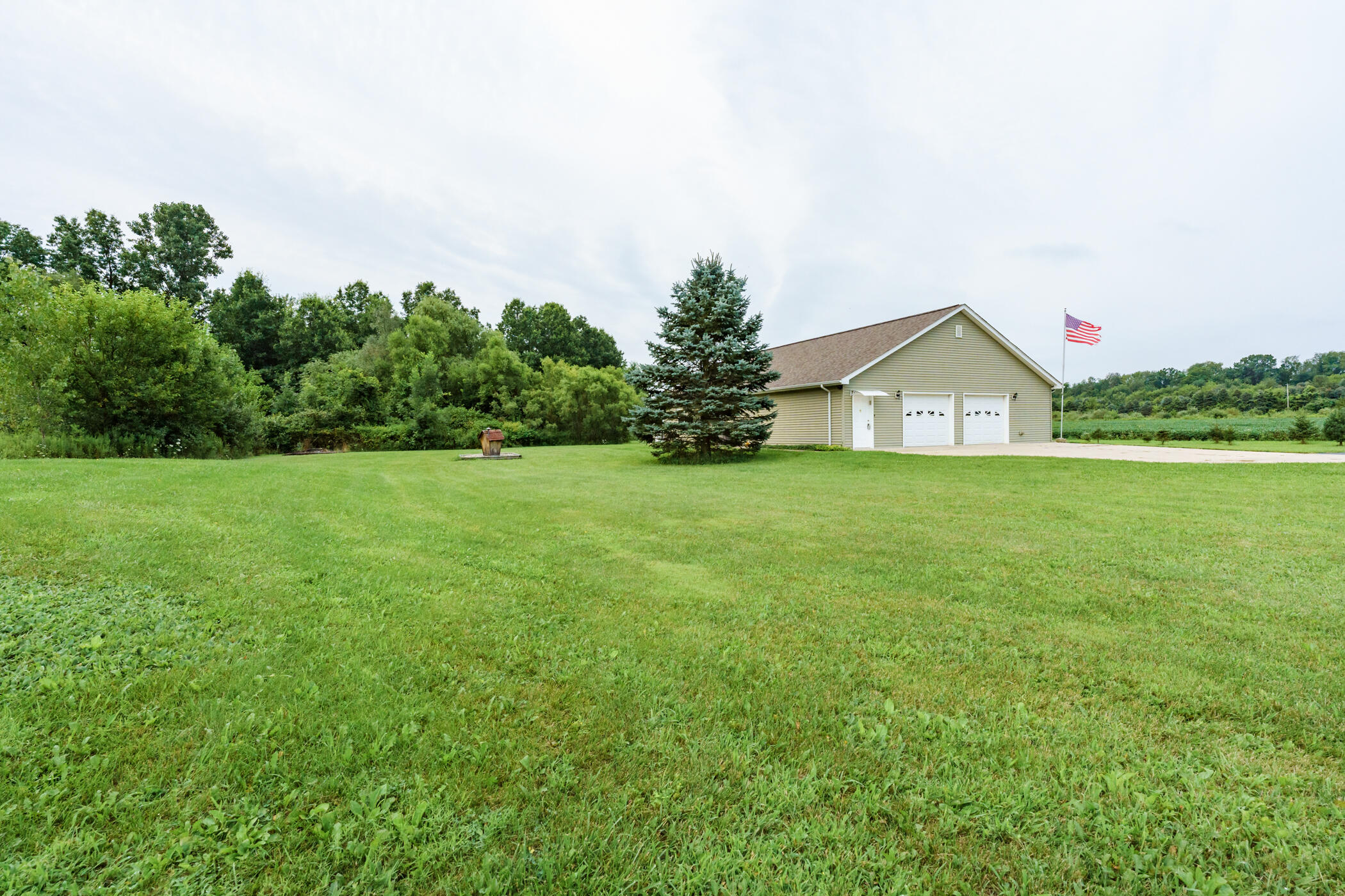 15482 C Drive South Marshall, MI 49068 - Photo 28 of 39 Side Yard
