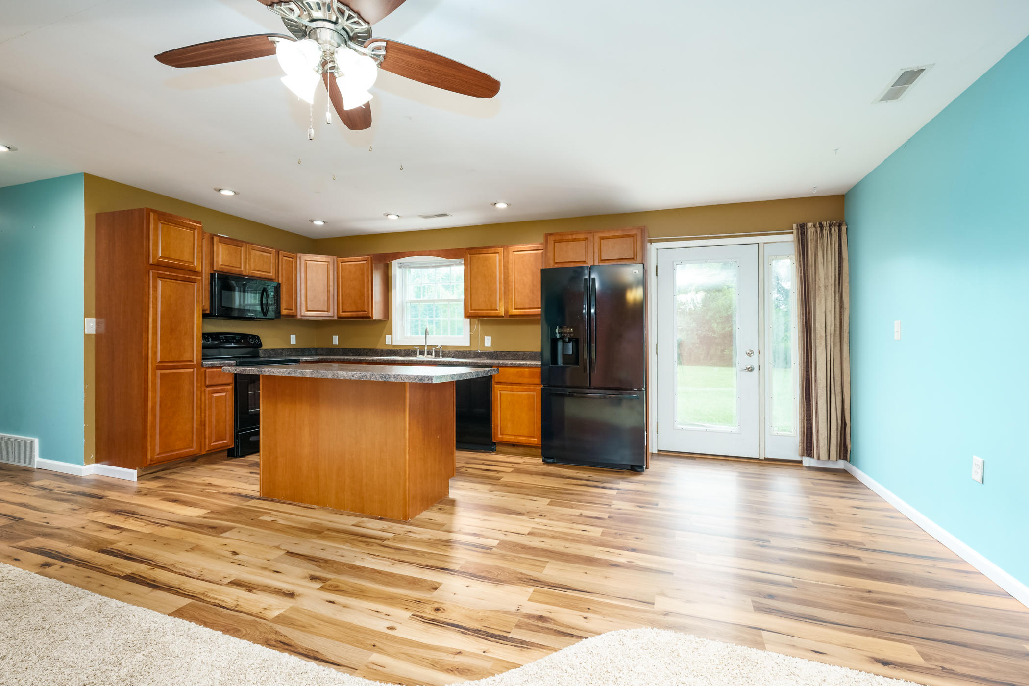 15482 C Drive South Marshall, MI 49068 - Photo 3 of 39 Kitchen