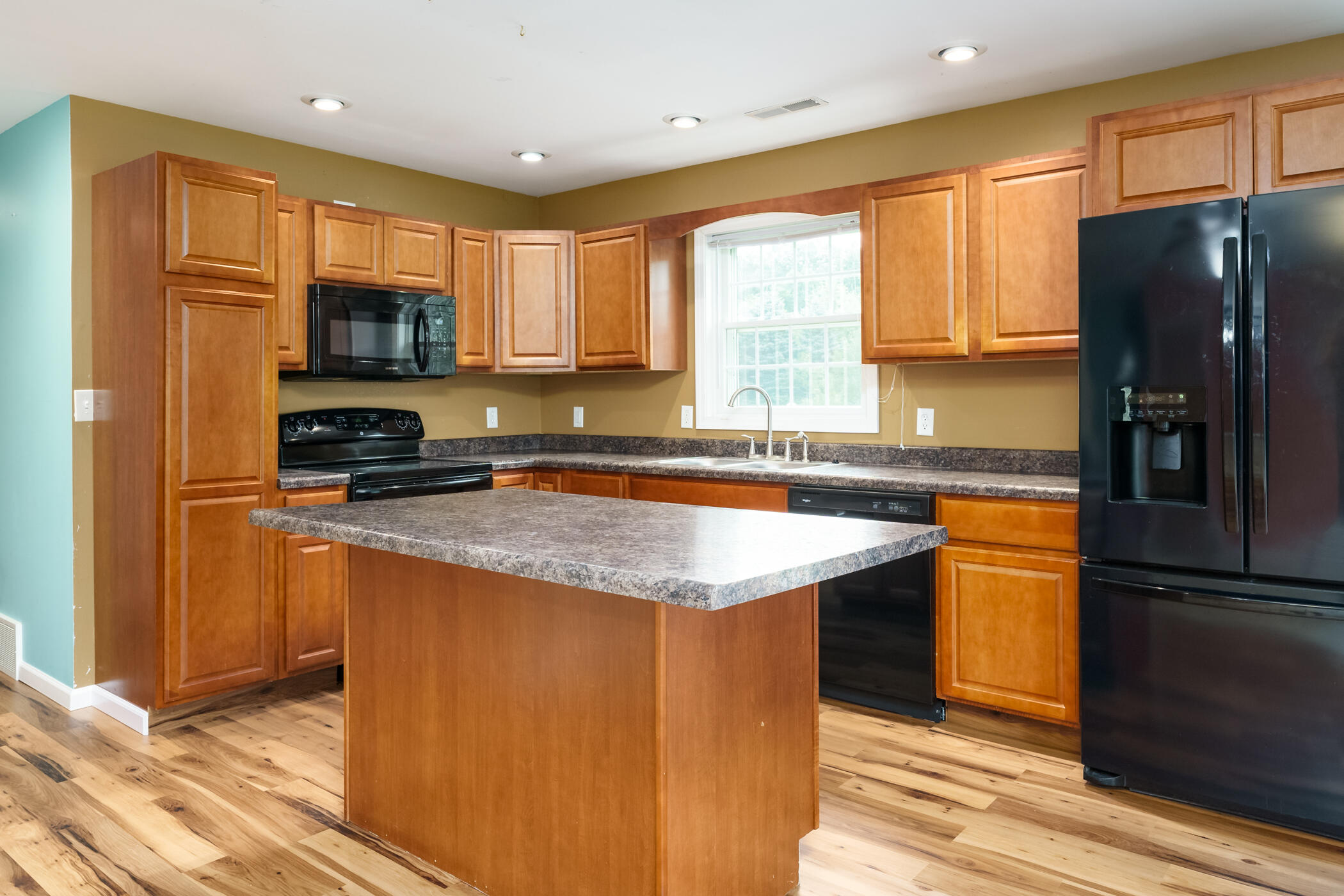 15482 C Drive South Marshall, MI 49068 - Photo 4 of 39 Kitchen