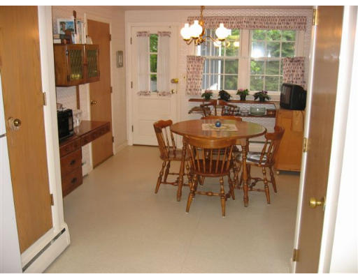 121 Damon Road Needham, MA 02494 - Photo 6 of 11