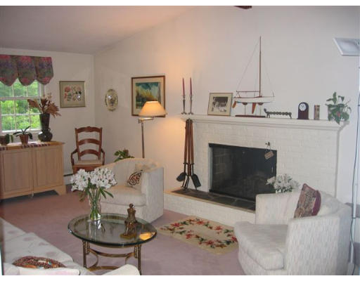 121 Damon Road Needham, MA 02494 - Photo 8 of 11