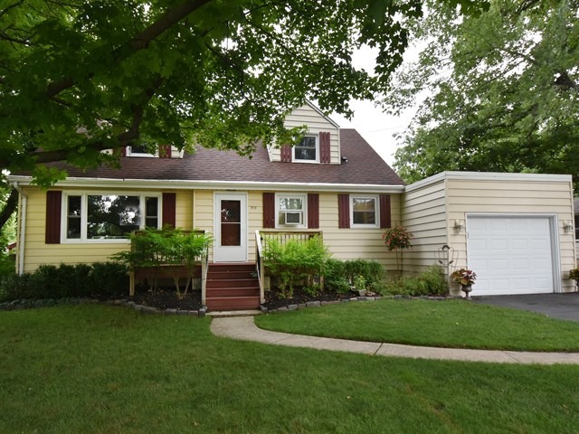 913 North Cedar Road New Lenox, IL 60451 - Photo 1 of 22