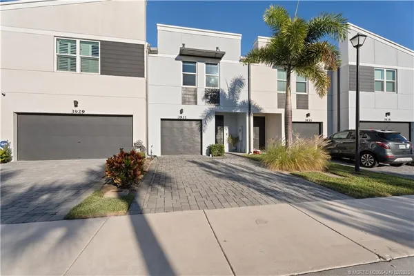 $2,500 | 3931 Southeast Mentmore Lane, Stuart, FL 34997