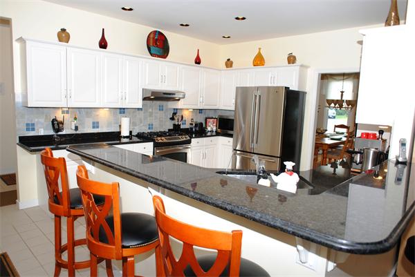 83 Stearns Road Marlborough, MA 01752 - Photo 4 of 23 Gallery Image 4