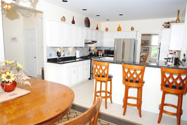 83 Stearns Road Marlborough, MA 01752 - Photo 5 of 23 Gallery Image 5