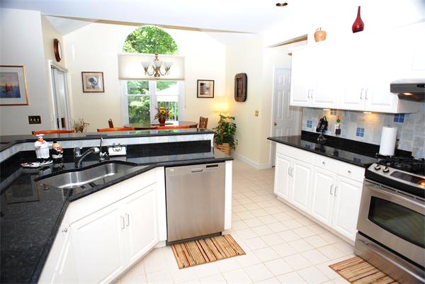 83 Stearns Road Marlborough, MA 01752 - Photo 6 of 23 Gallery Image 6