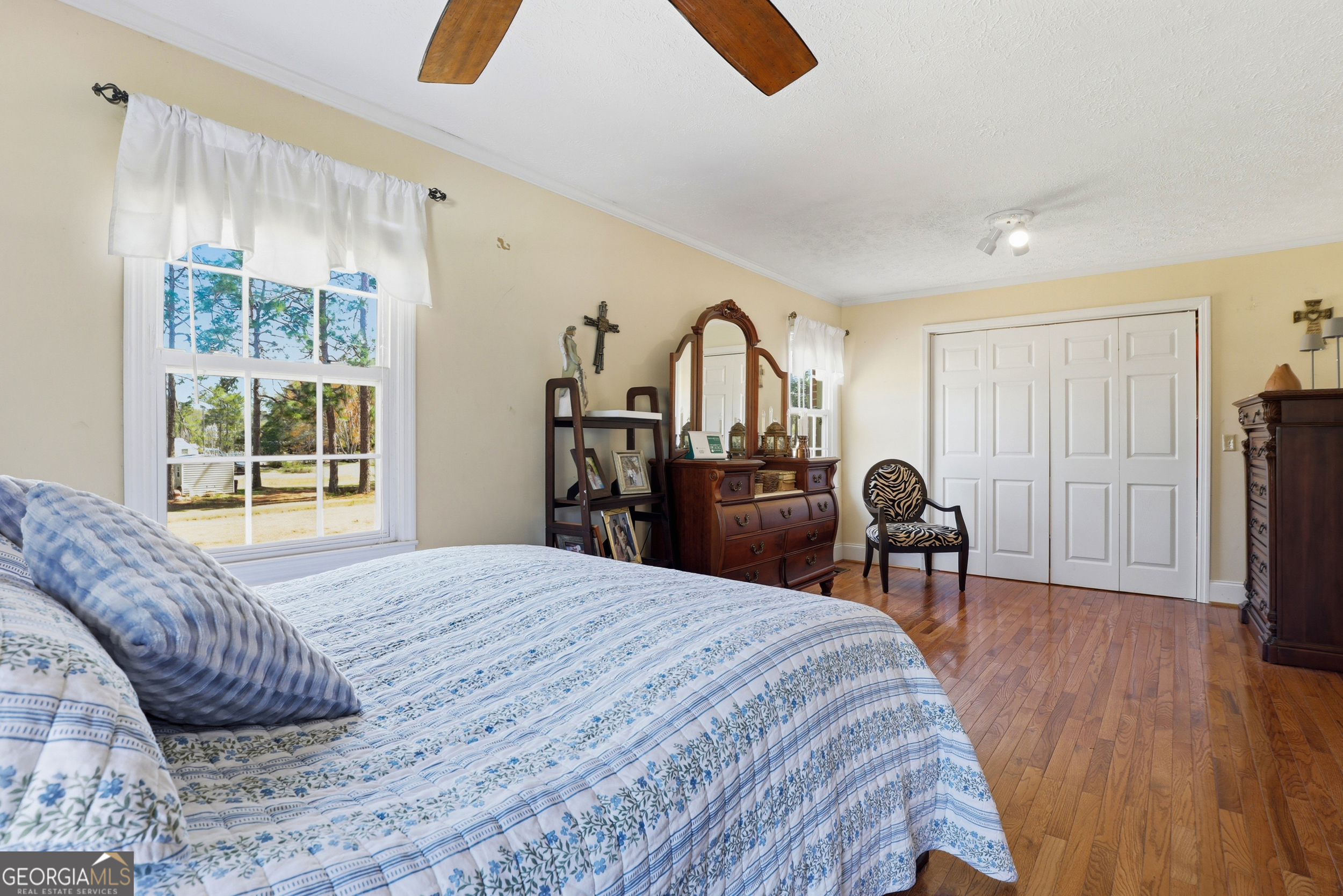 333 Rainbow Ridge Swainsboro, GA 30401 - Photo 17 of 46 a bed room with a bed and a television