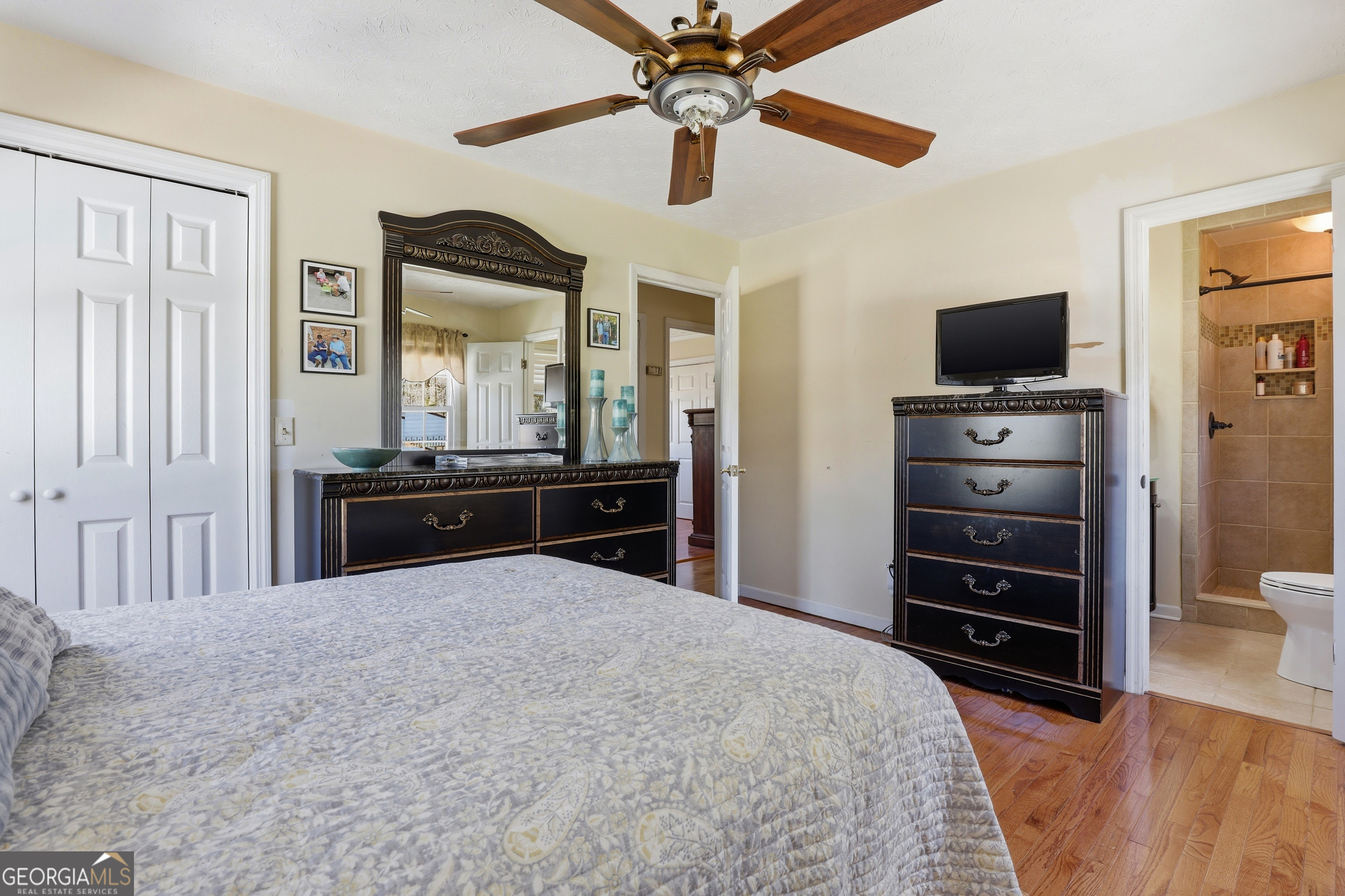 333 Rainbow Ridge Swainsboro, GA 30401 - Photo 19 of 46 a bedroom with a bed and a television in it