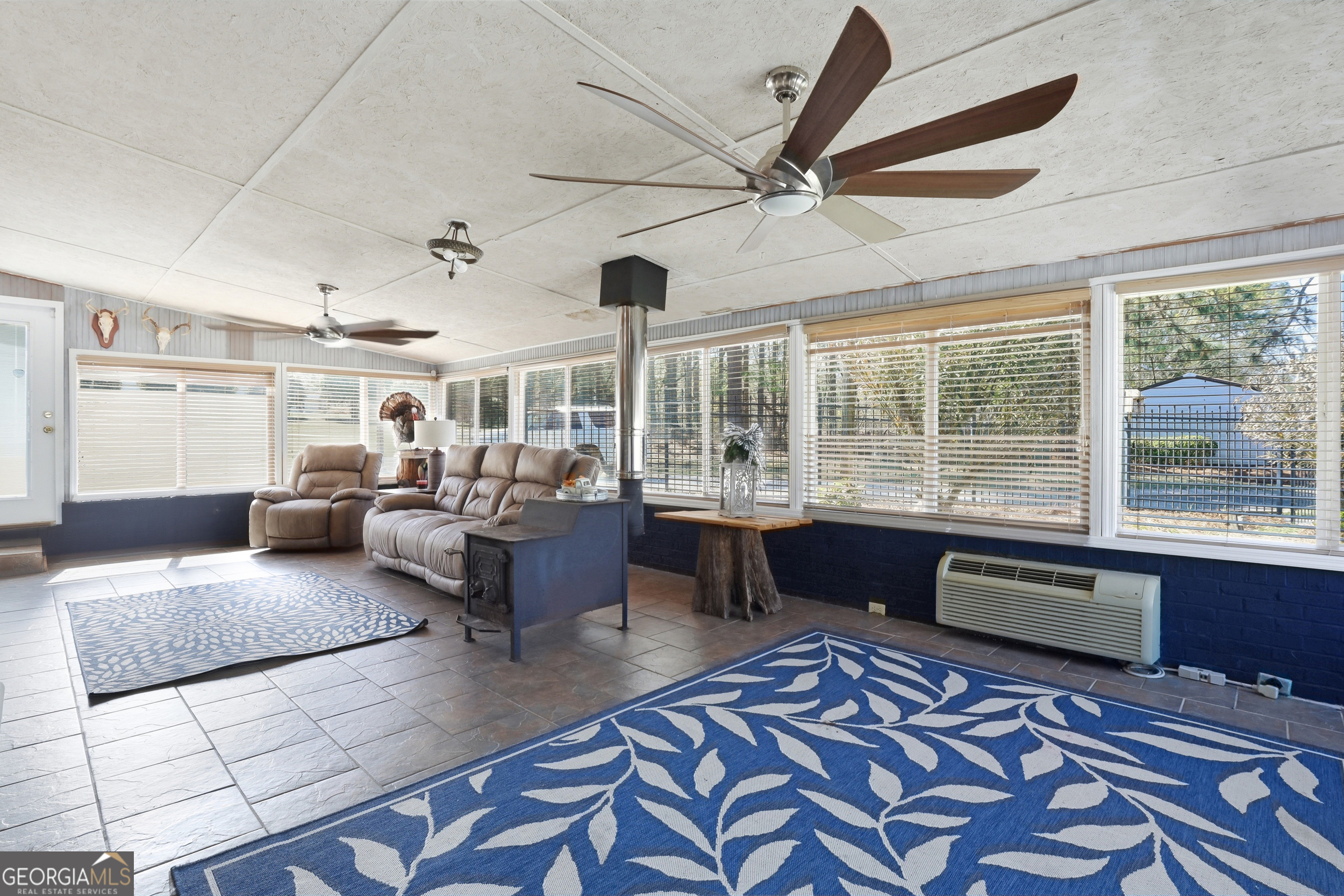333 Rainbow Ridge Swainsboro, GA 30401 - Photo 24 of 46 a living room with furniture and a large window