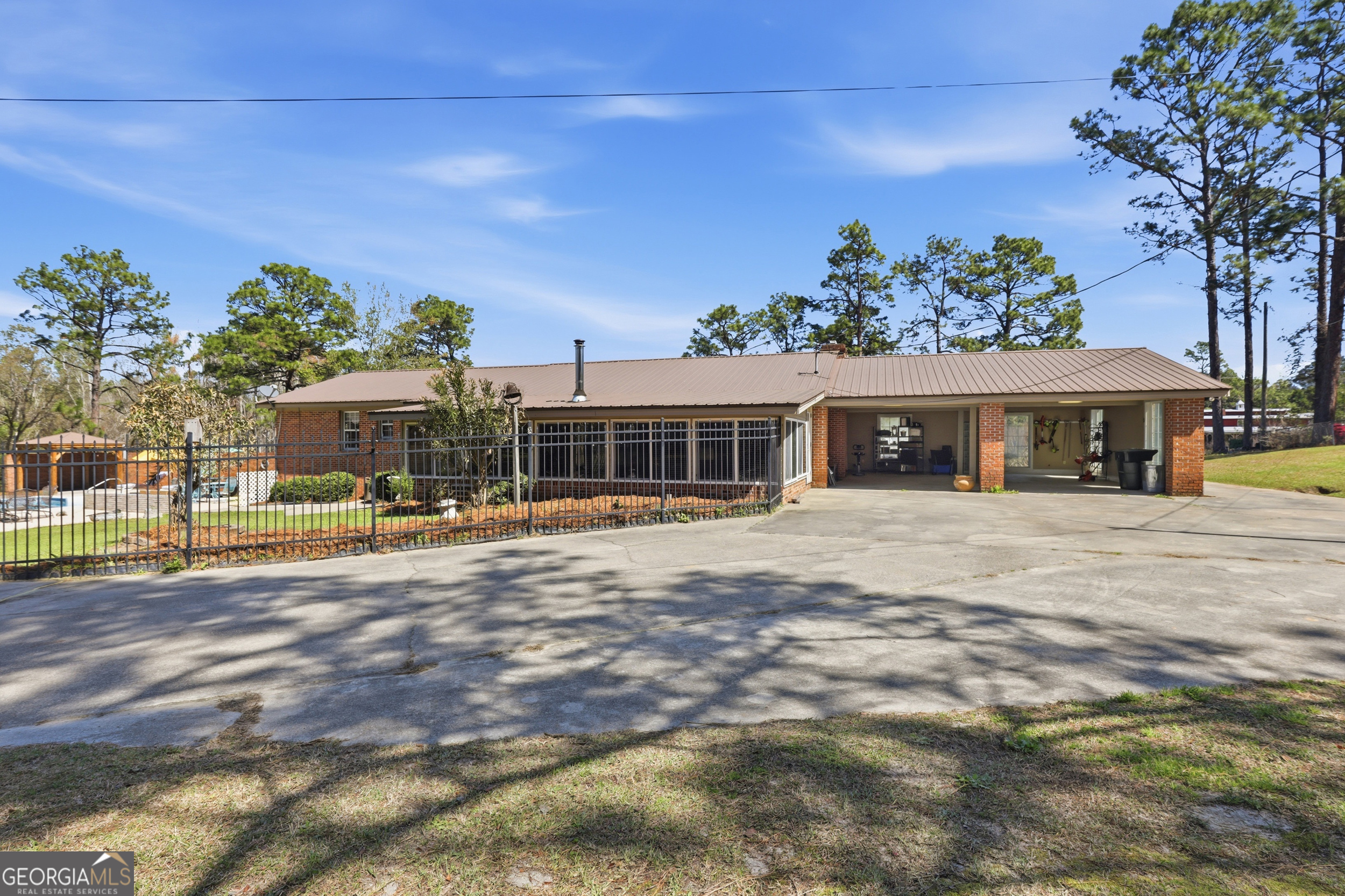 333 Rainbow Ridge Swainsboro, GA 30401 - Photo 4 of 46 a front view of a house with a yard
