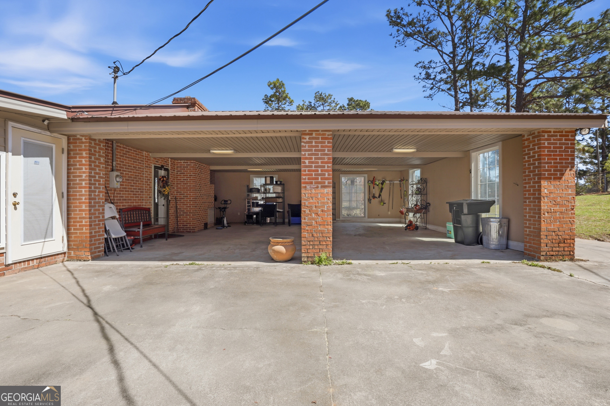 333 Rainbow Ridge Swainsboro, GA 30401 - Photo 5 of 46 a view of a building with a hallway
