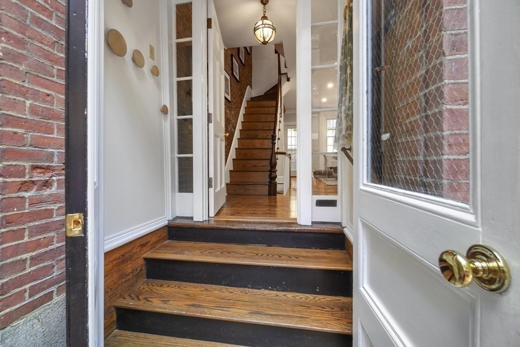 6 Strong Place Boston, MA 02114 - Photo 4 of 38 a view of entryway