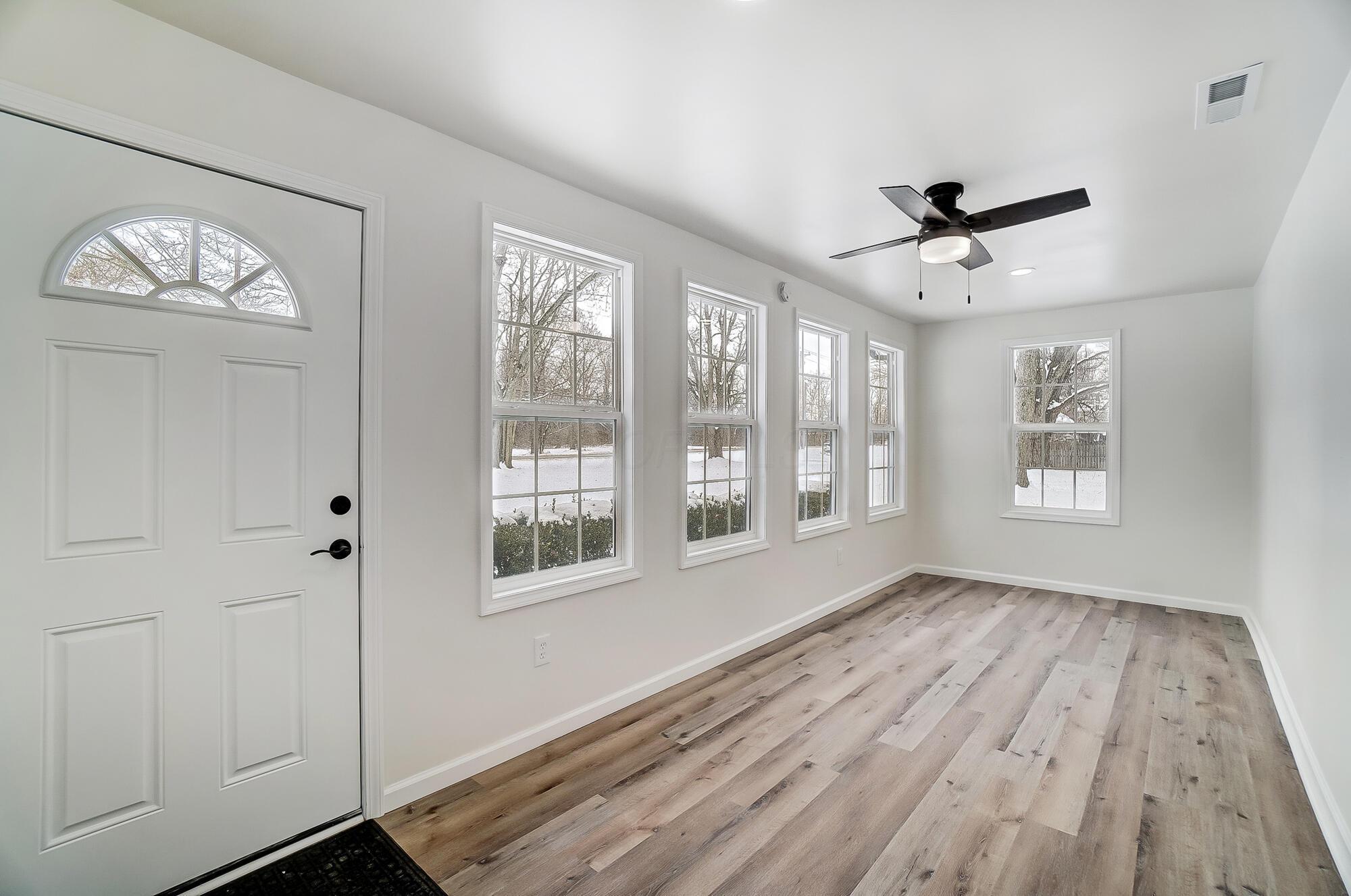 1896 Dyer Road Grove City, OH 43123 - Photo 4 of 51