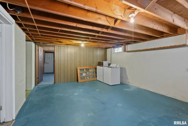 $207,500 | 301 North Washington Street, Atkinson, IL 61235