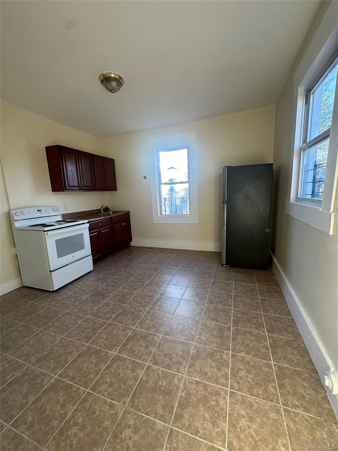 22 Clove Road New Rochelle, NY 10801 - Photo 6 of 11 a room with furniture and a flat screen tv