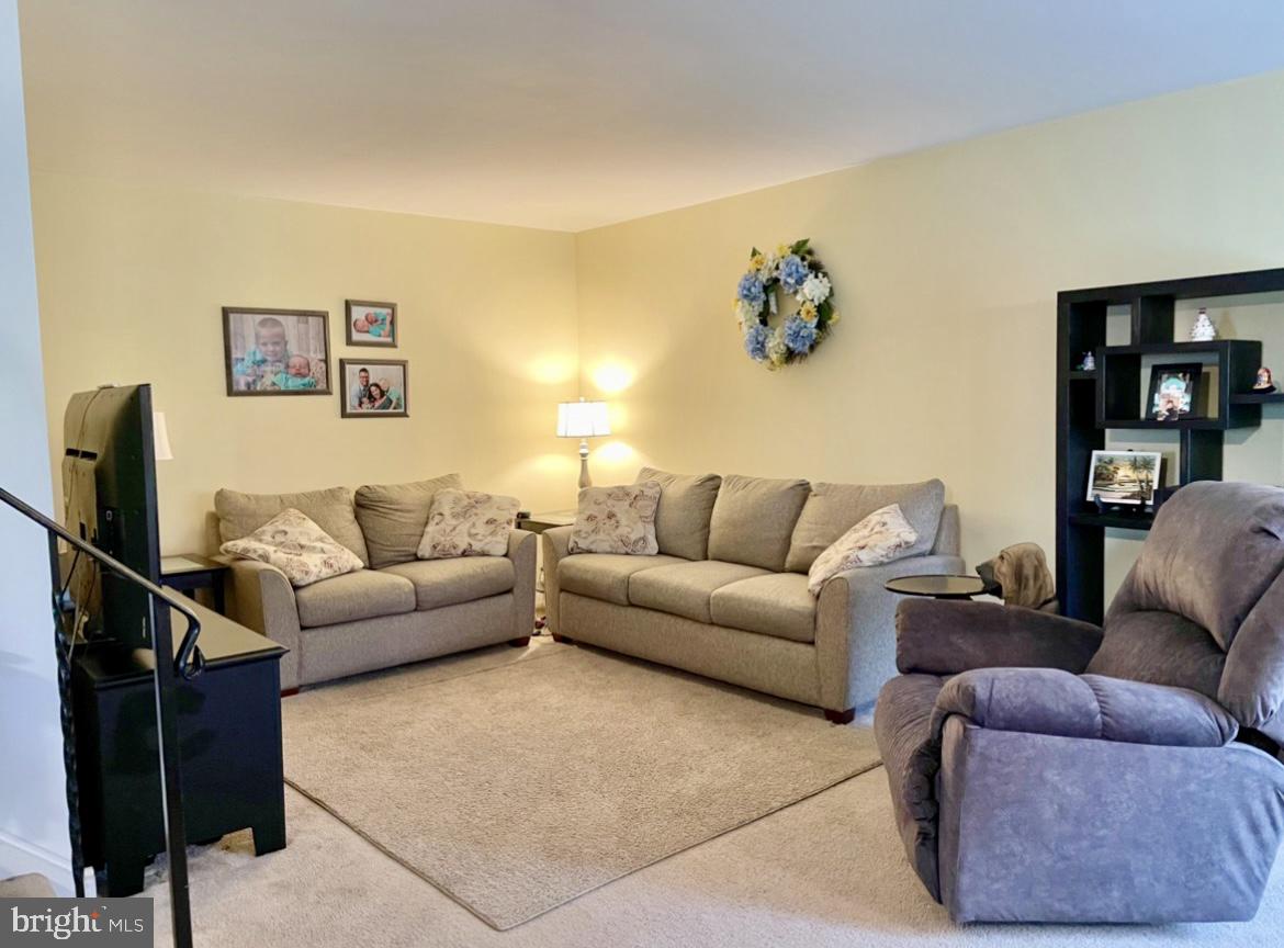 202 Timber Creek Road Lindenwold, NJ 08021 - Photo 4 of 26 Living Room