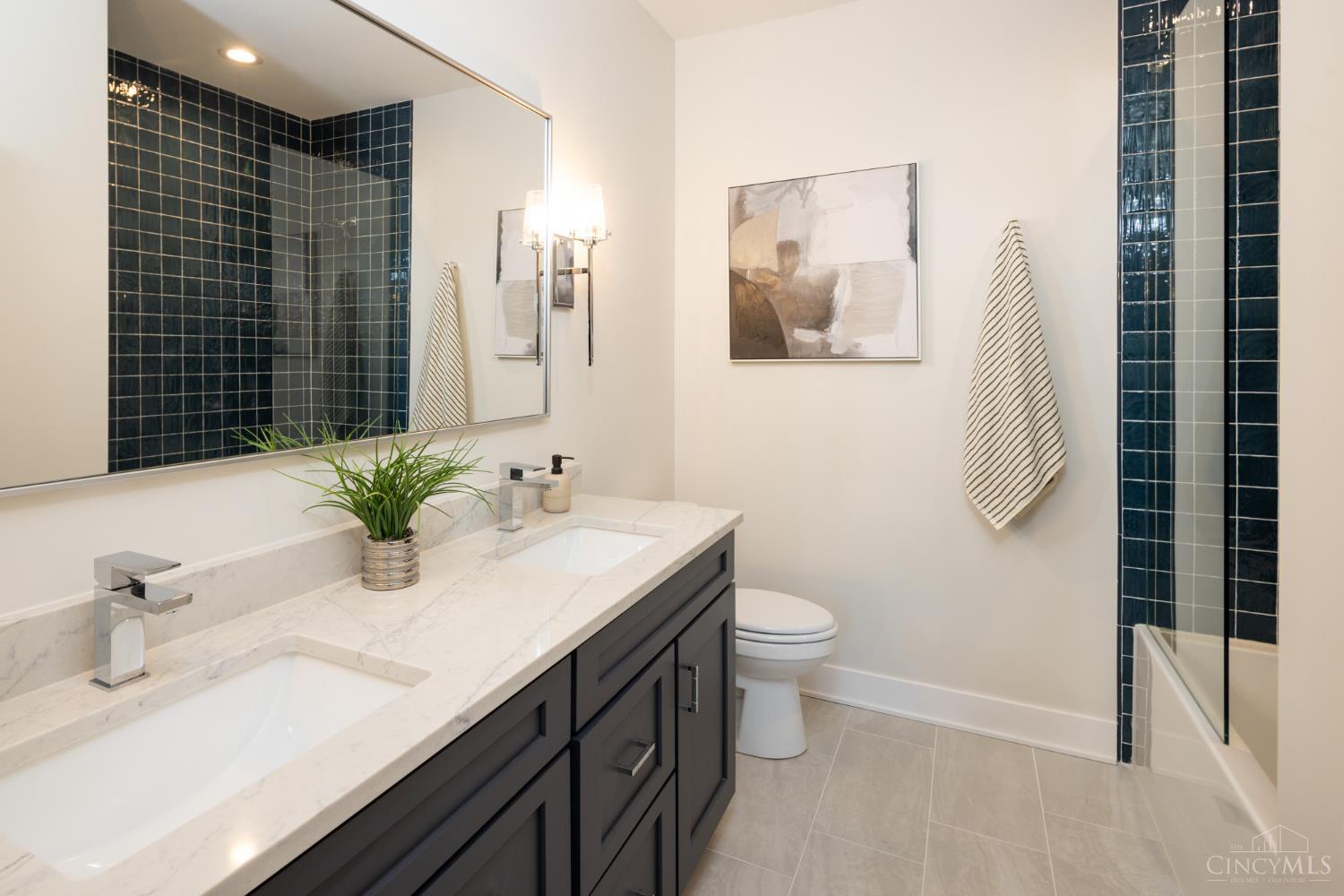 6984 Shadow Ridge Road Cincinnati, OH 45230 - Photo 18 of 22 Second Floor Hall Bath
