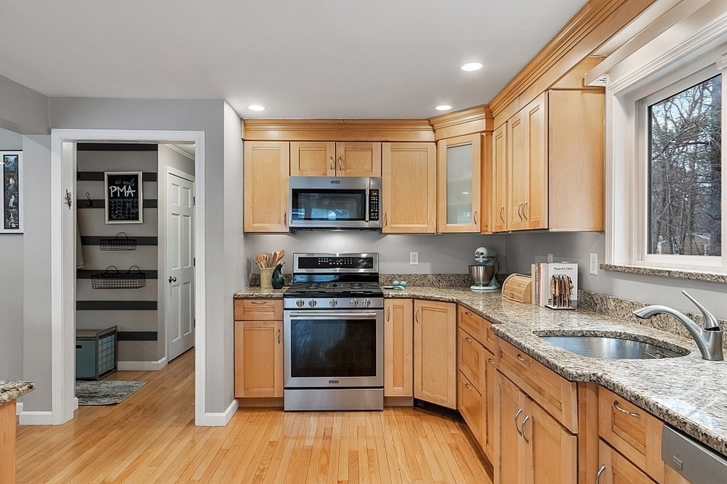 191 Patten Road Tewksbury, MA 01876 - Photo 6 of 40