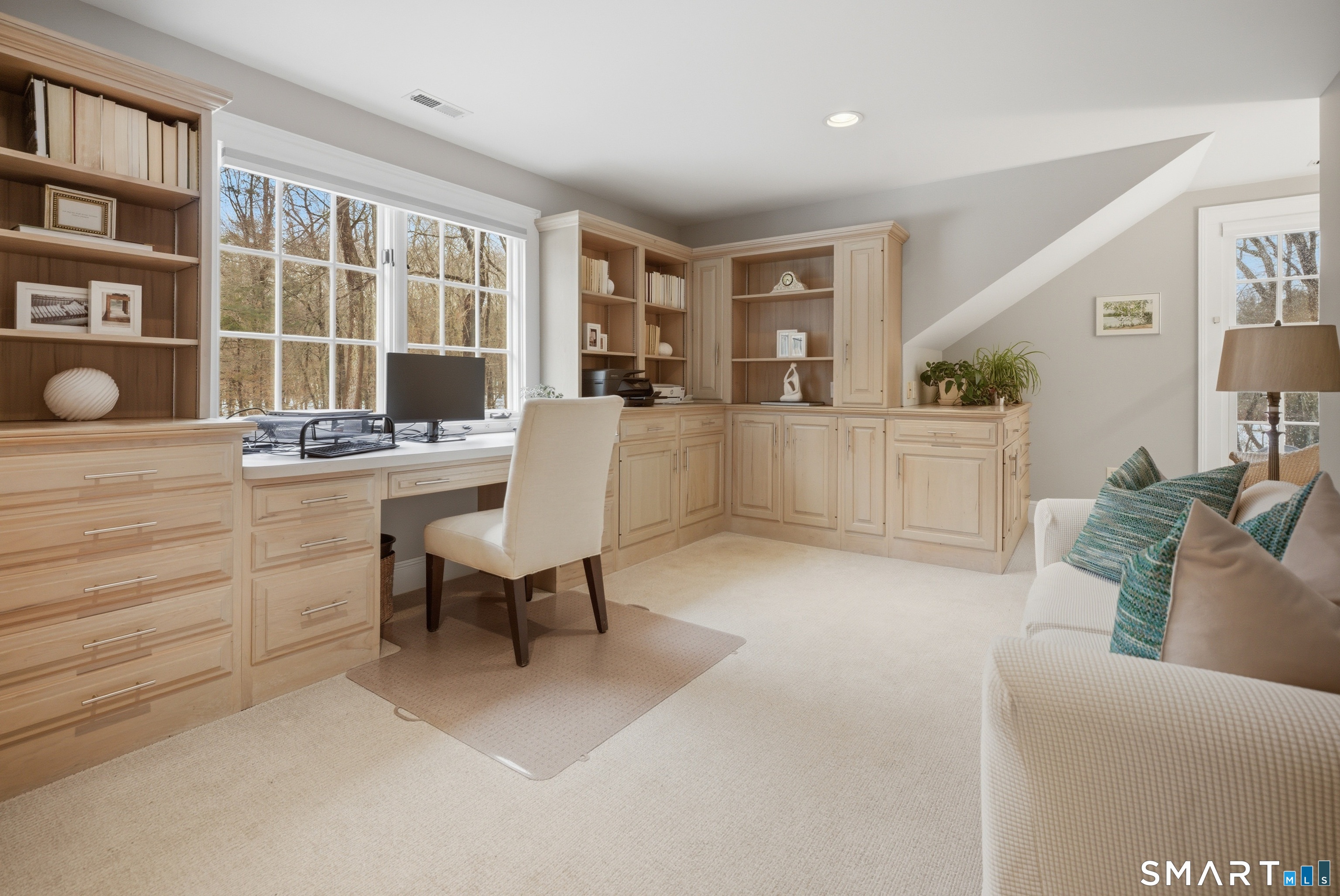 677 Eleven O'Clock Road Fairfield, CT 06824 - Photo 27 of 36 a view of a livingroom with furniture and window