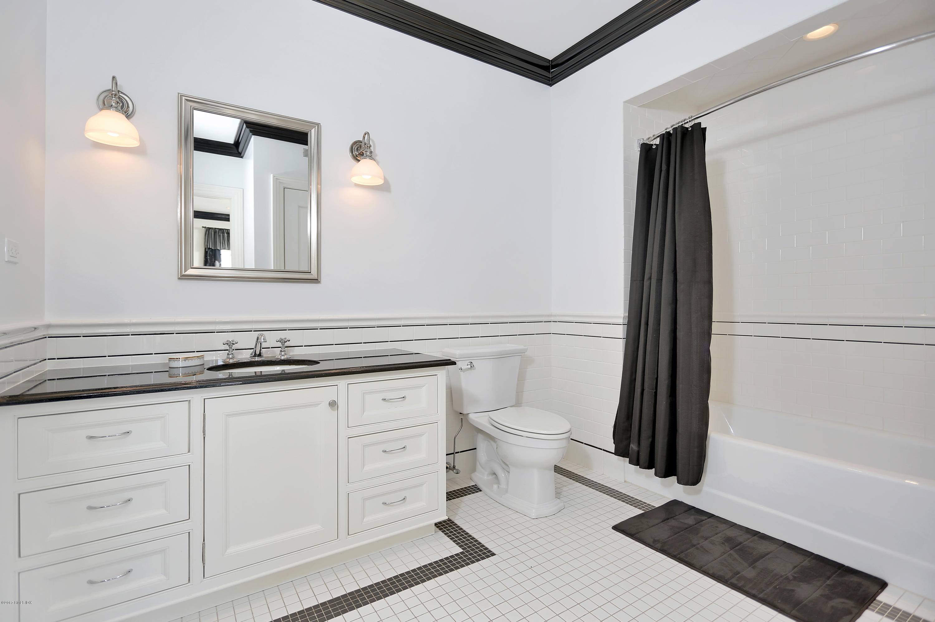 41 Leeward Lane Riverside, CT 06878 - Photo 20 of 27 a bathroom with a toilet a sink a mirror and a bathtub