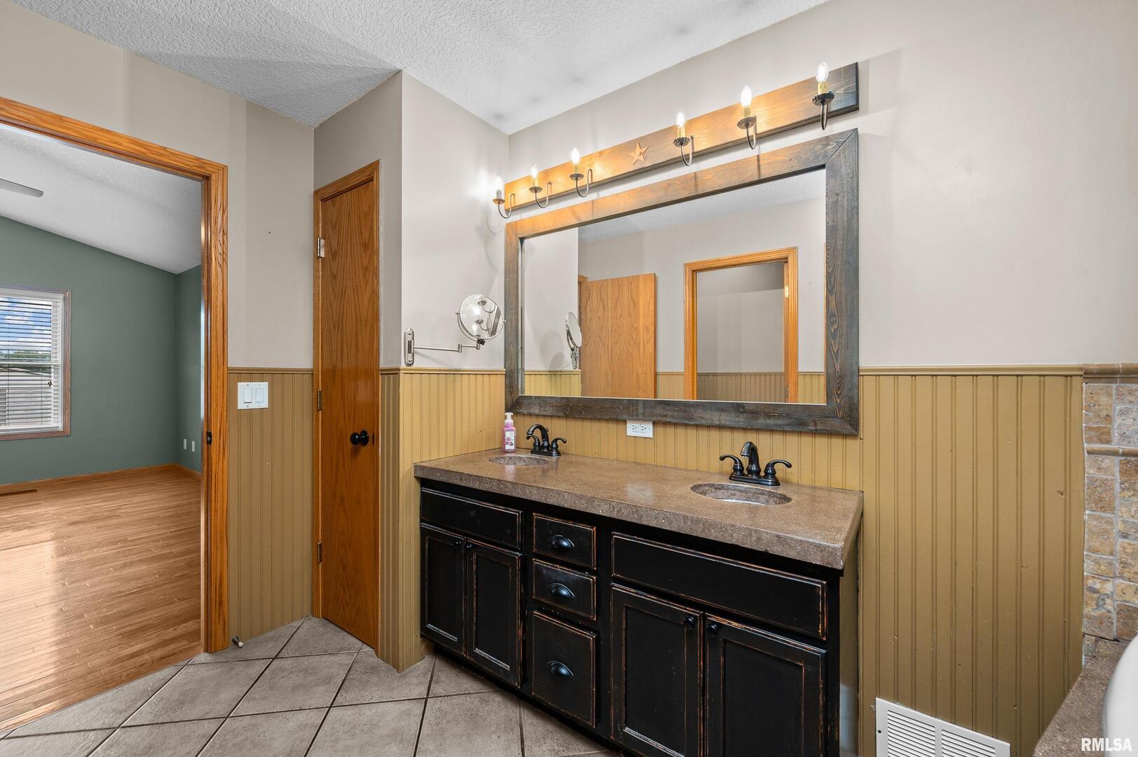 1405 East 7th Street Coal Valley, IL 61240 - Photo 15 of 34