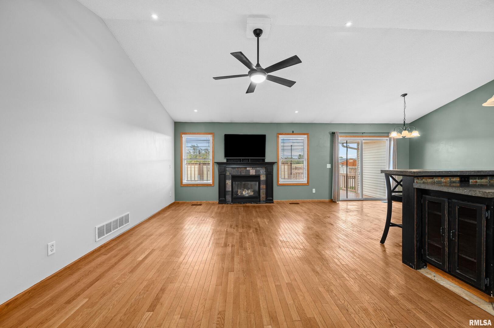 1405 East 7th Street Coal Valley, IL 61240 - Photo 5 of 34