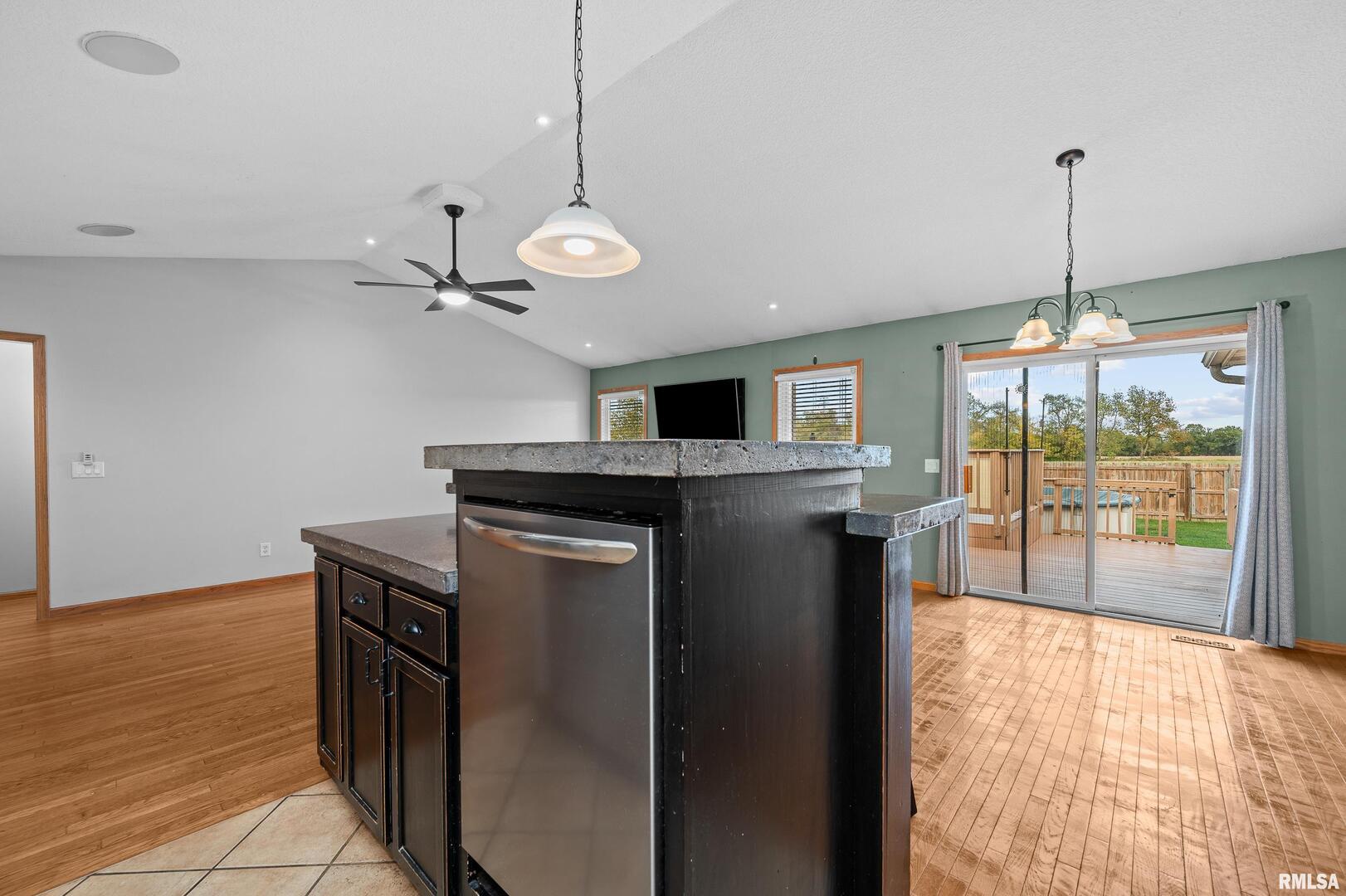 1405 East 7th Street Coal Valley, IL 61240 - Photo 10 of 34