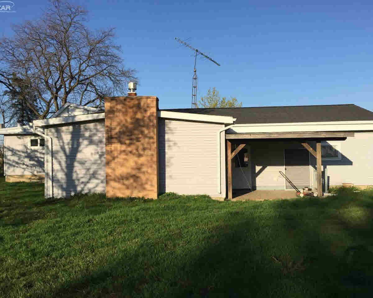 2686 Vandekarr Road Owosso, MI 48867 - Photo 3 of 25 21348609-2.JPG