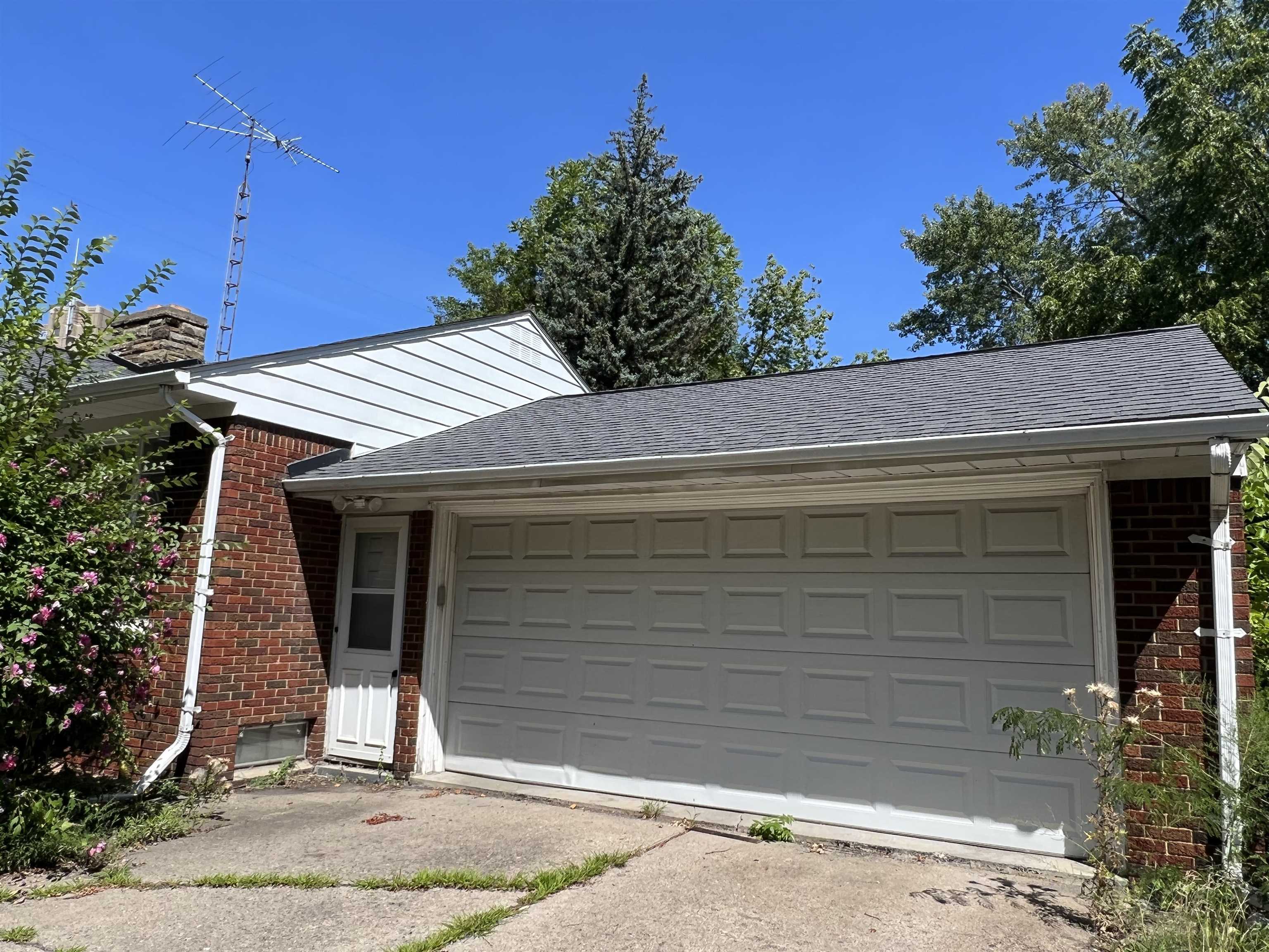 3726 Beecher Road Flint, MI 48503 - Photo 1 of 14 50091330.JPG