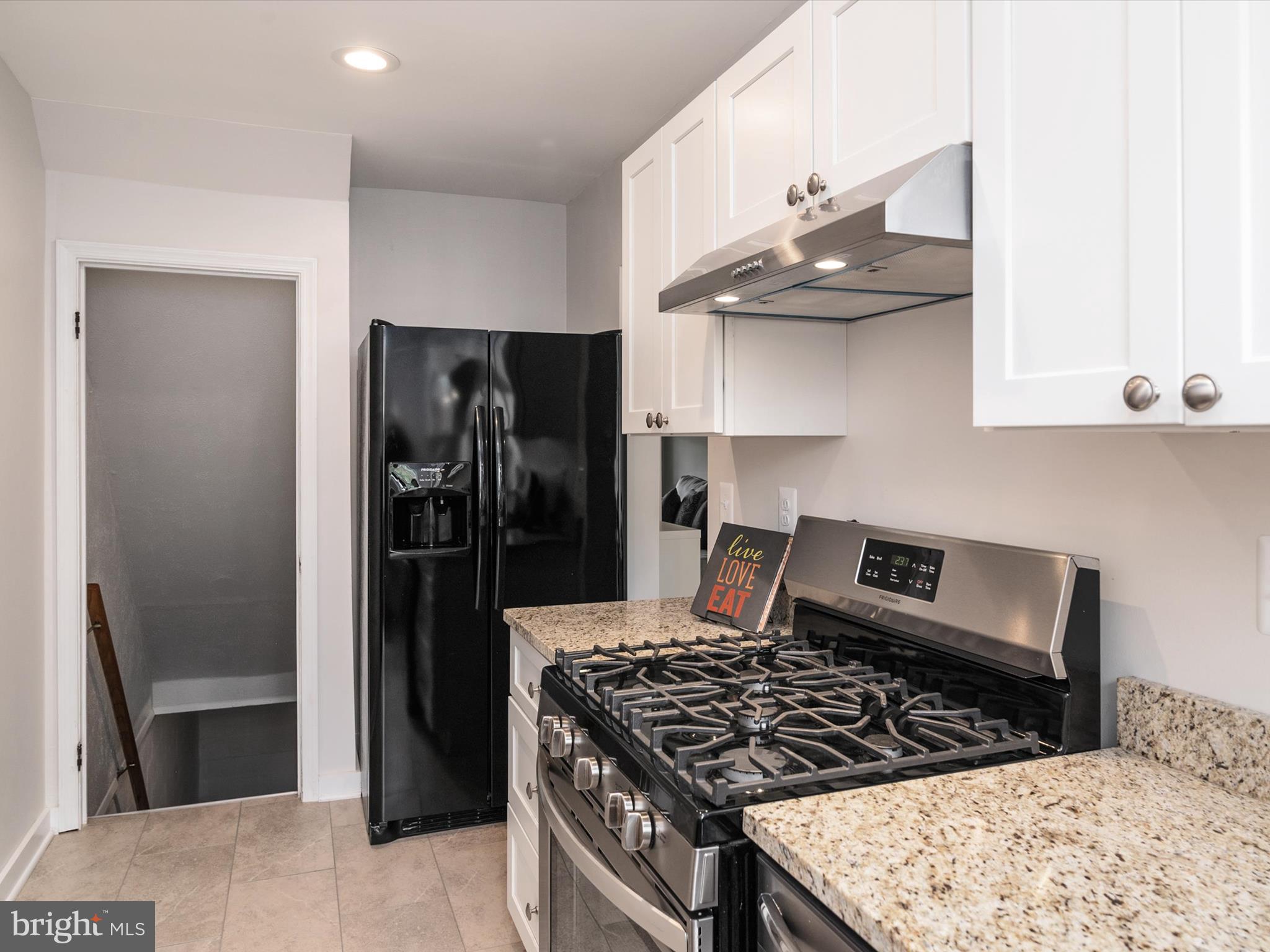 756 Old Riverside Road Brooklyn Park, MD 21225 - Photo 11 of 38 Gas Stove