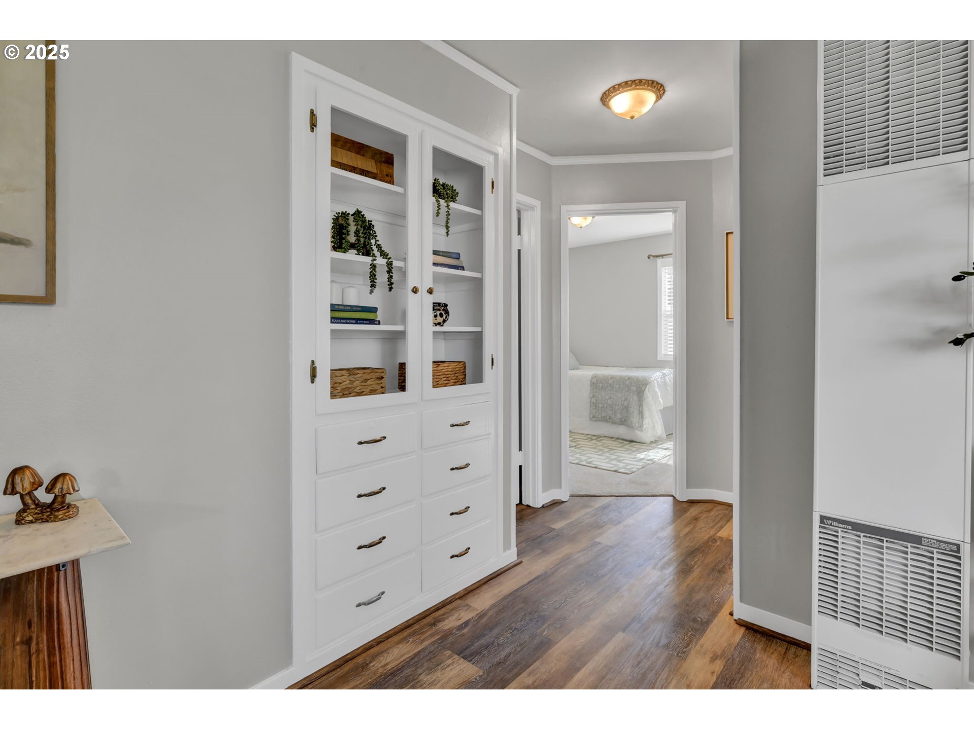 1657 McKinley Court Eugene, OR 97402 - Photo 11 of 40 Living Room