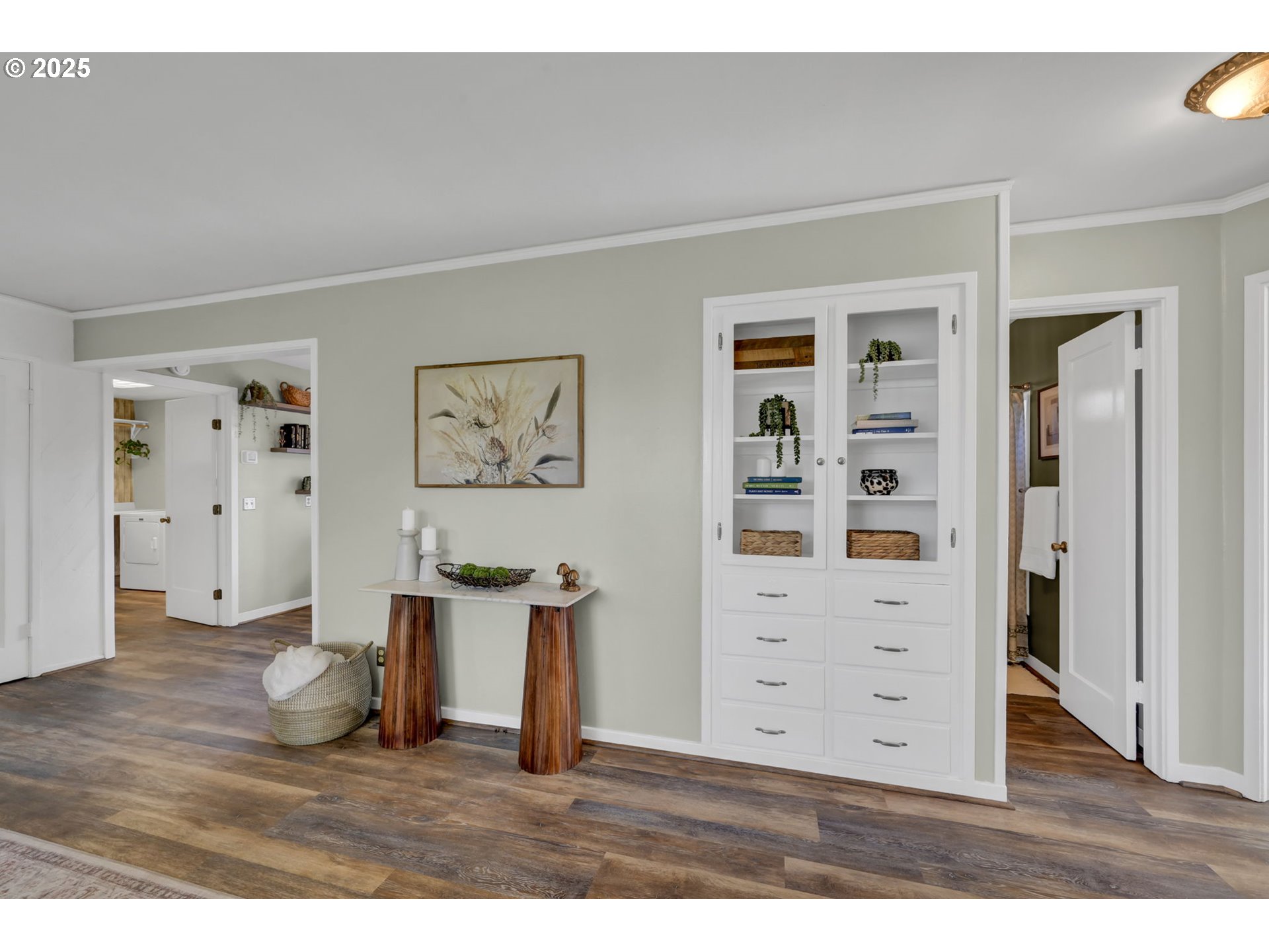 1657 McKinley Court Eugene, OR 97402 - Photo 19 of 40 Living Room