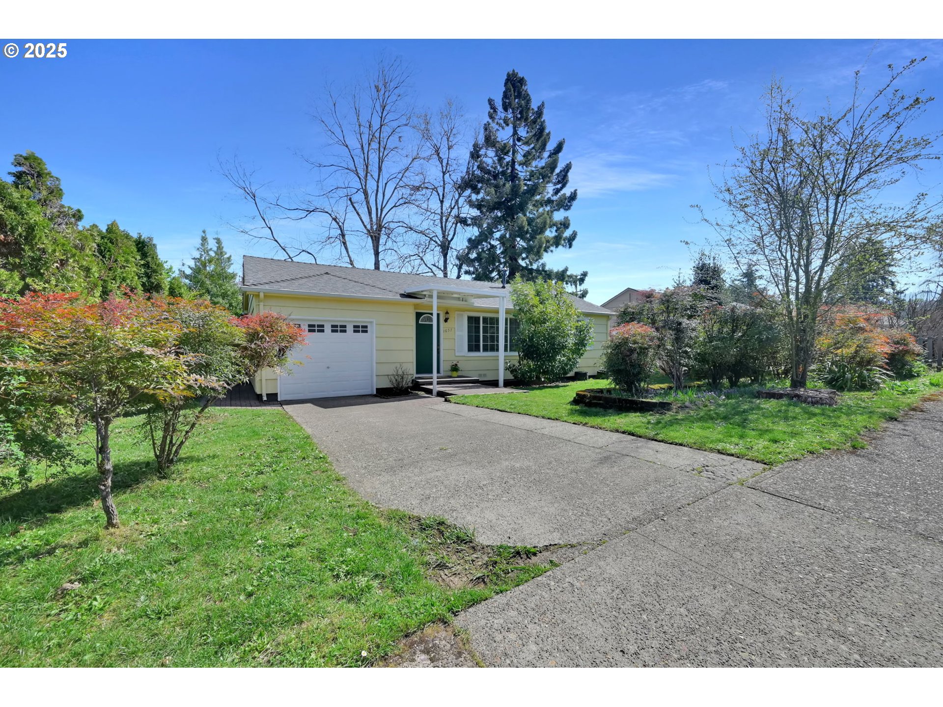 1657 McKinley Court Eugene, OR 97402 - Photo 2 of 40