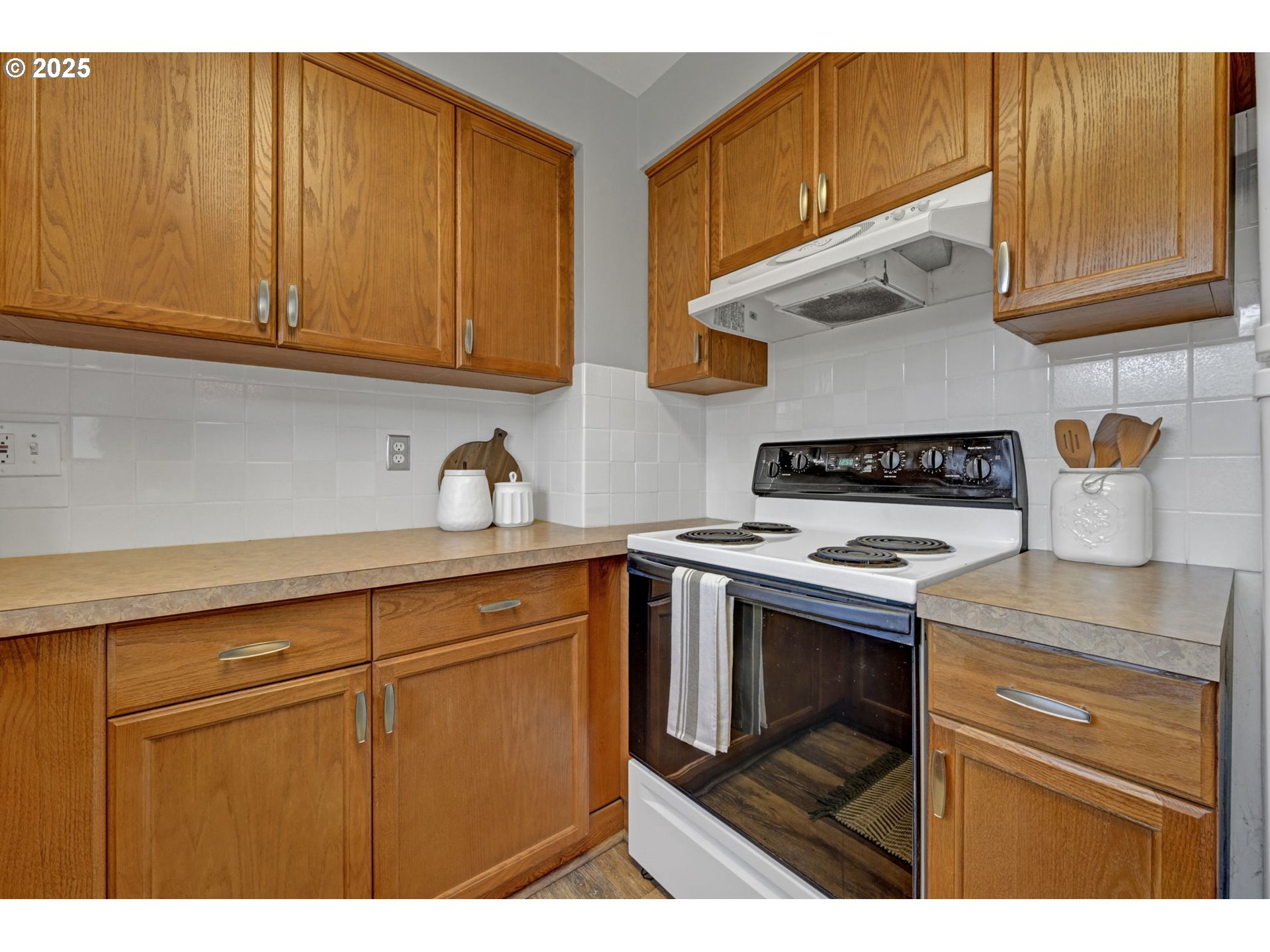 1657 McKinley Court Eugene, OR 97402 - Photo 26 of 40 Kitchen