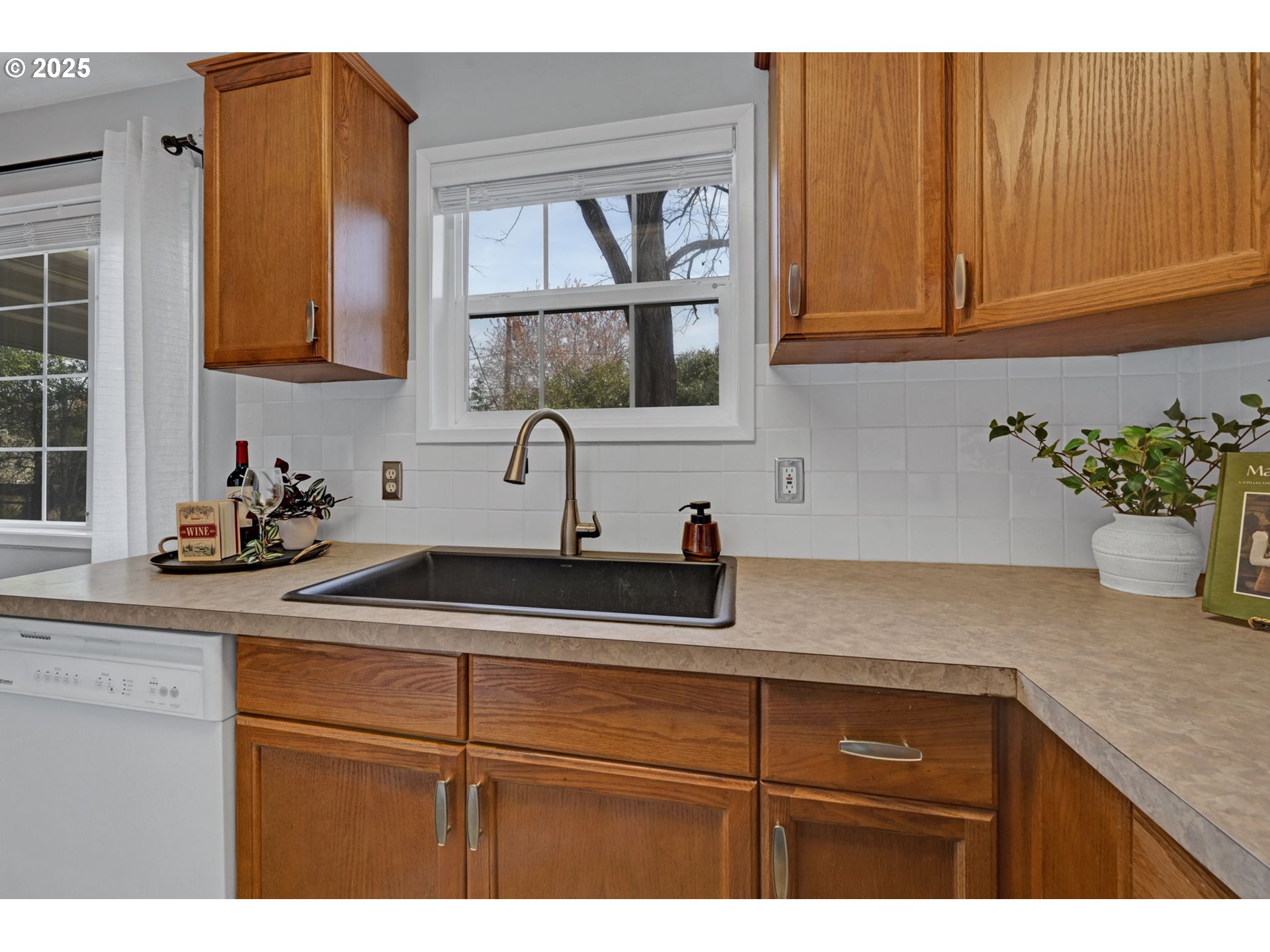 1657 McKinley Court Eugene, OR 97402 - Photo 27 of 40 Kitchen