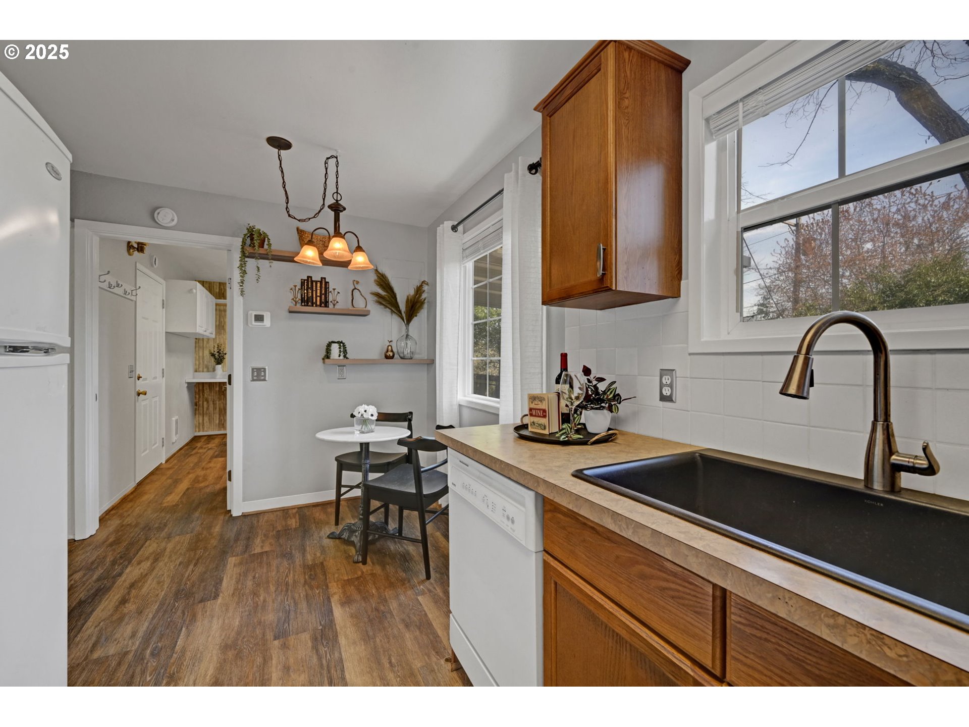 1657 McKinley Court Eugene, OR 97402 - Photo 28 of 40 Kitchen/Dining Room