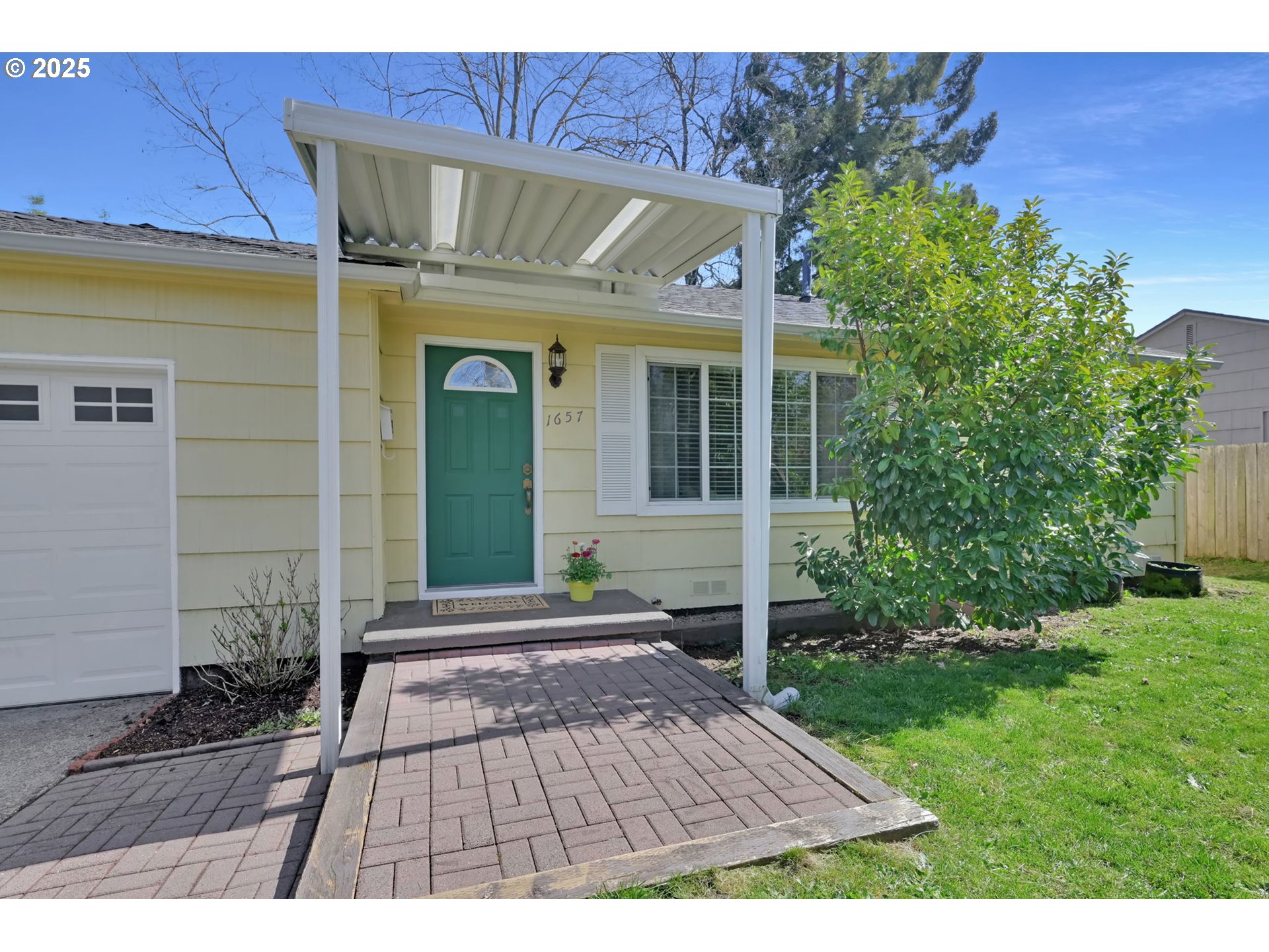 1657 McKinley Court Eugene, OR 97402 - Photo 3 of 40