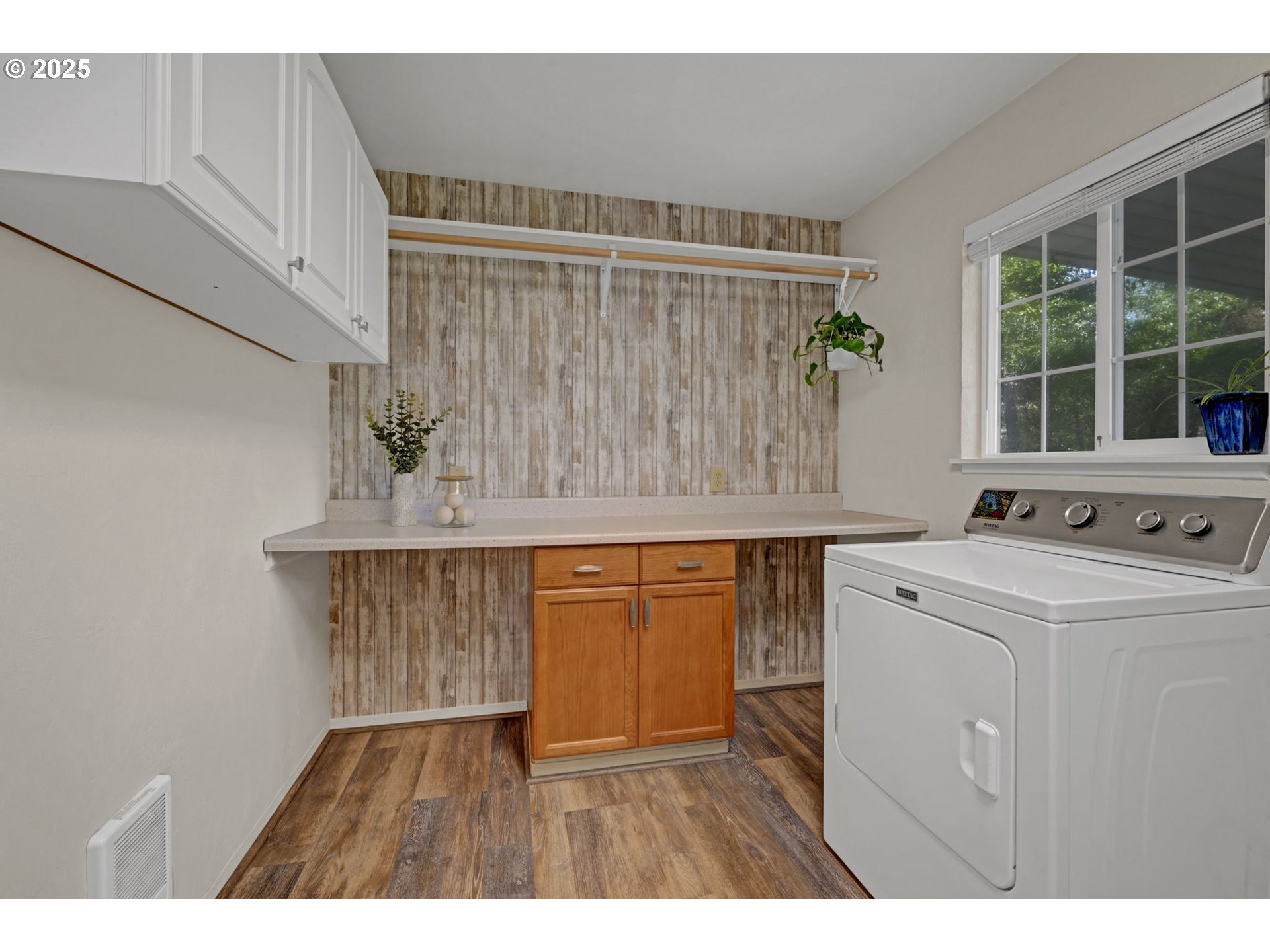 1657 McKinley Court Eugene, OR 97402 - Photo 31 of 40 Laundry