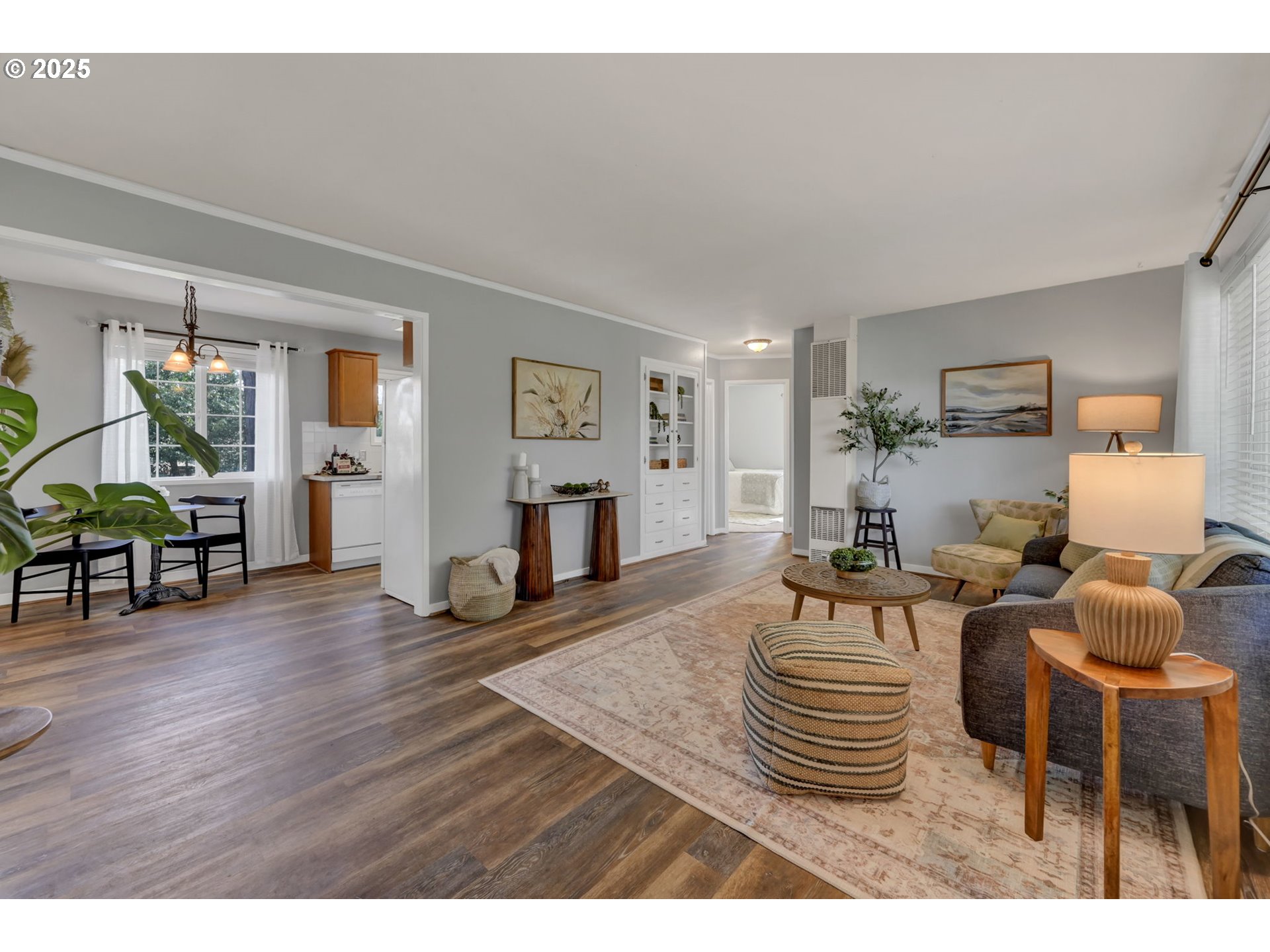 1657 McKinley Court Eugene, OR 97402 - Photo 7 of 40 Living Room