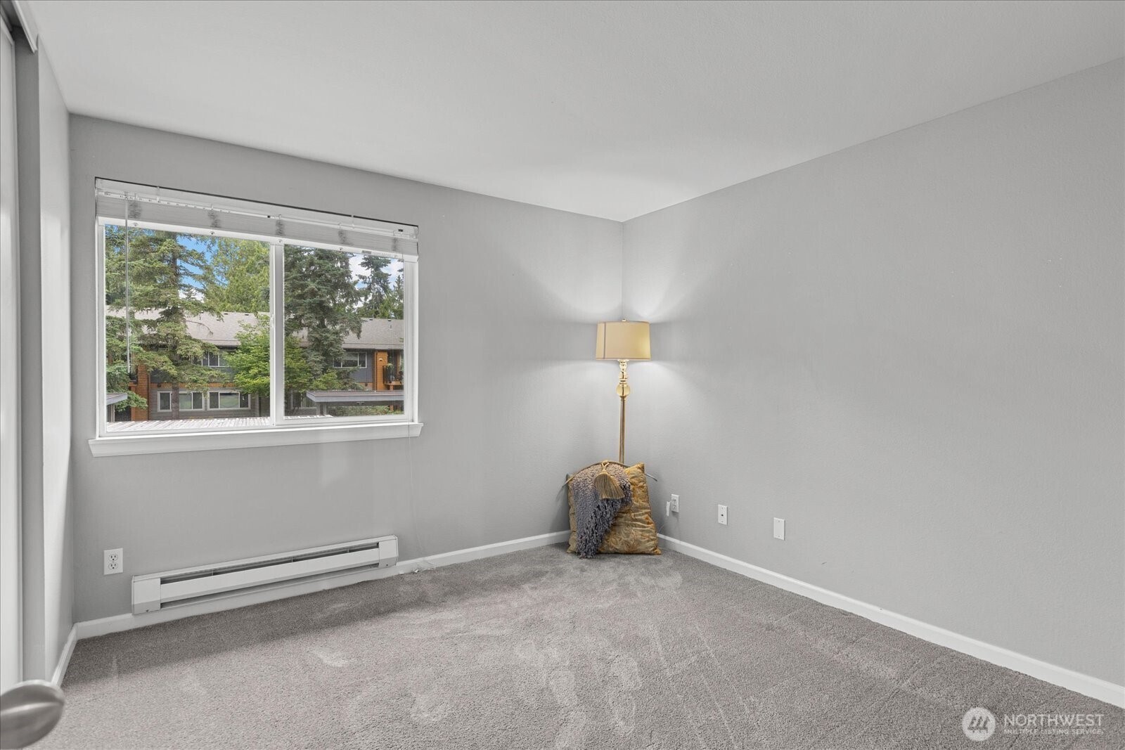 10831 Northeast 147th Lane, Unit R202 Bothell, WA 98011 - Photo 12 of 30 a very nice looking room with a bed