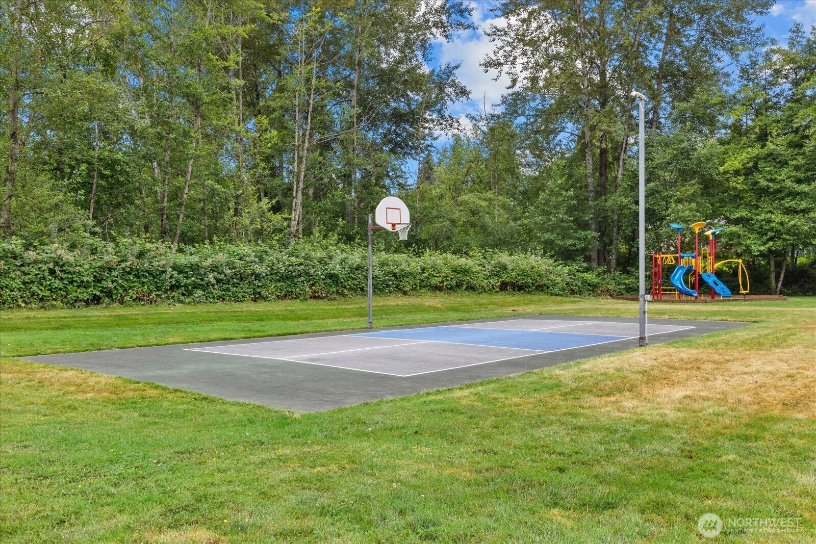 10831 Northeast 147th Lane, Unit R202 Bothell, WA 98011 - Photo 28 of 30 a view of a volley ball court