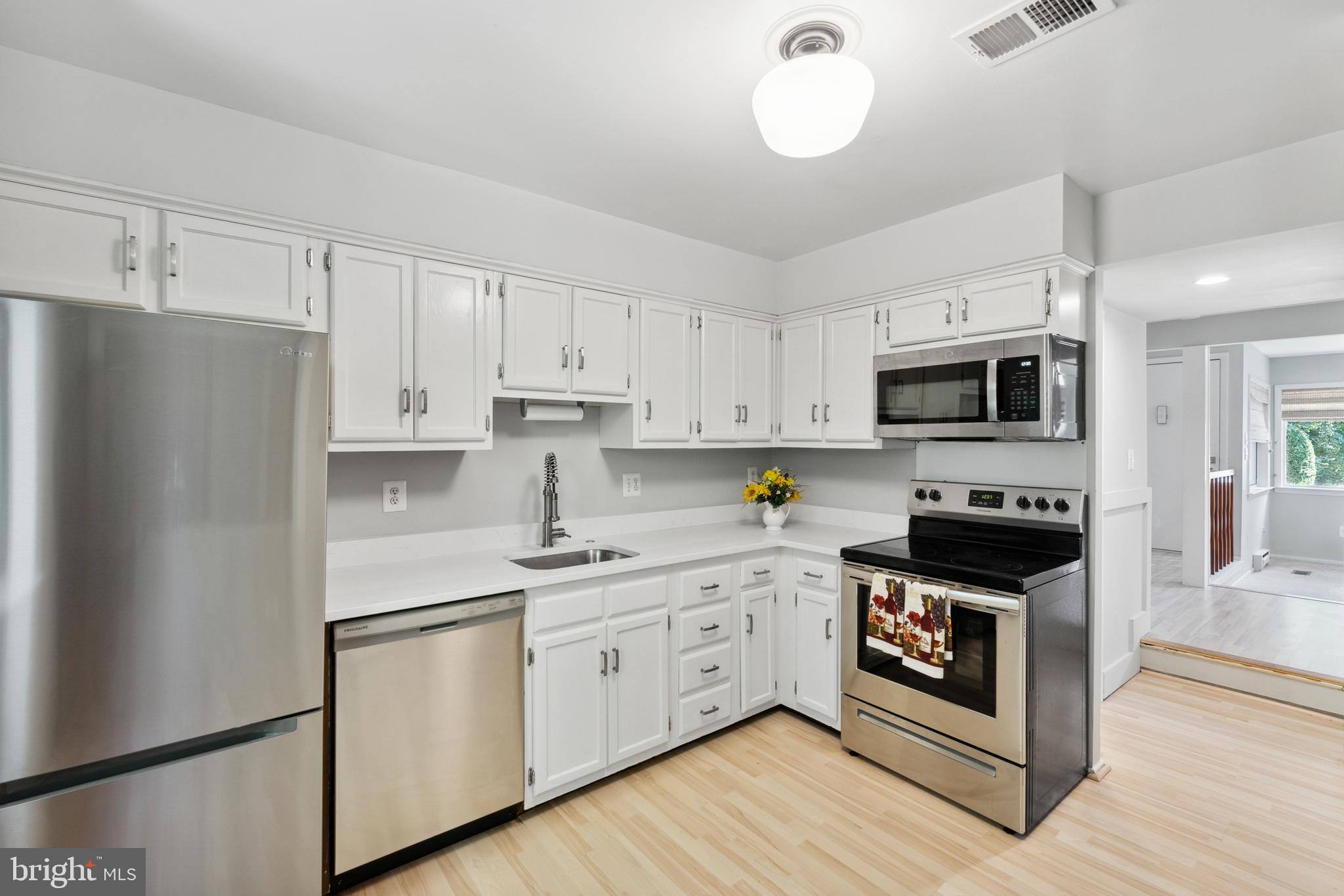 2168 Glencourse Lane Reston, VA 20191 - Photo 6 of 48 Gallery Image 6