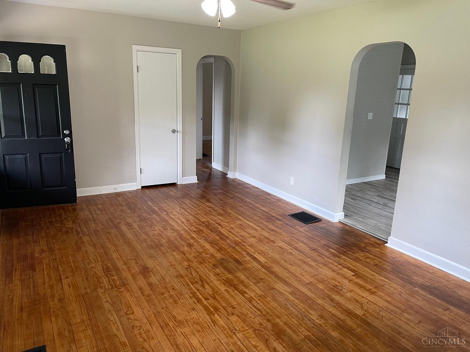 5711 Horseshoe Bend Road Hamilton, OH 45011 - Photo 3 of 21 Gallery Image 3