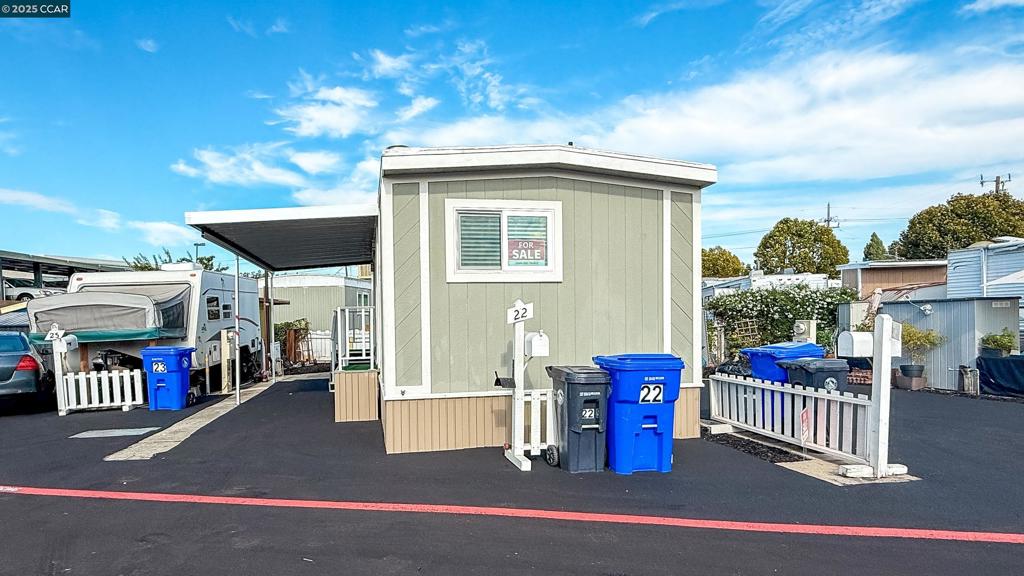 747 Lewelling Boulevard San Leandro, CA 94579 - Photo 2 of 14 a view of an outdoor space