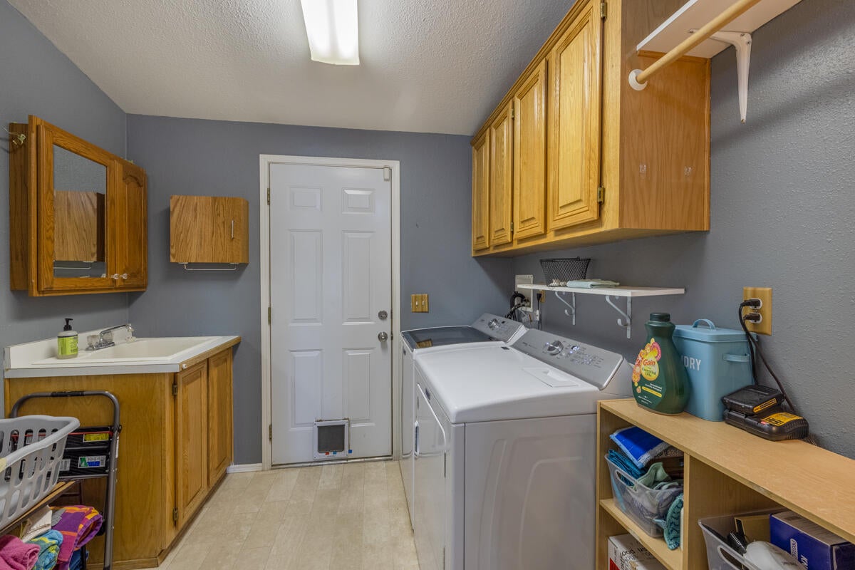 19085 Dayton Road Bend, OR 97703 - Photo 15 of 30 5H2A1886