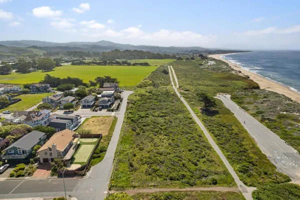 $5,200,000 | 204 Roosevelt Boulevard, Half Moon Bay, CA 94019