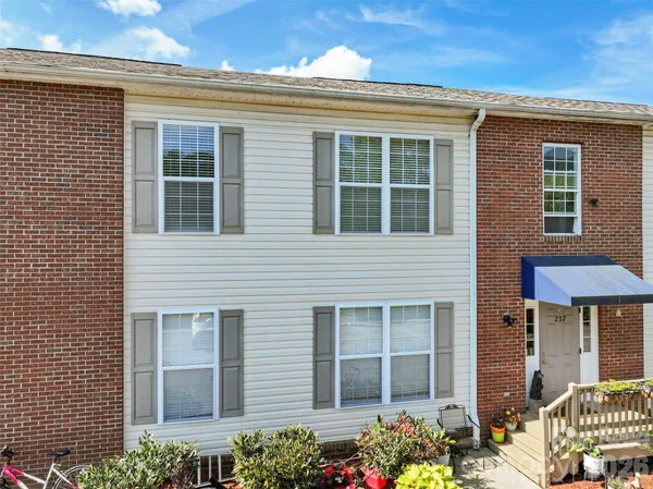 $234,500 | 237 Camelot Drive, Unit B, Waynesville, NC 28786
