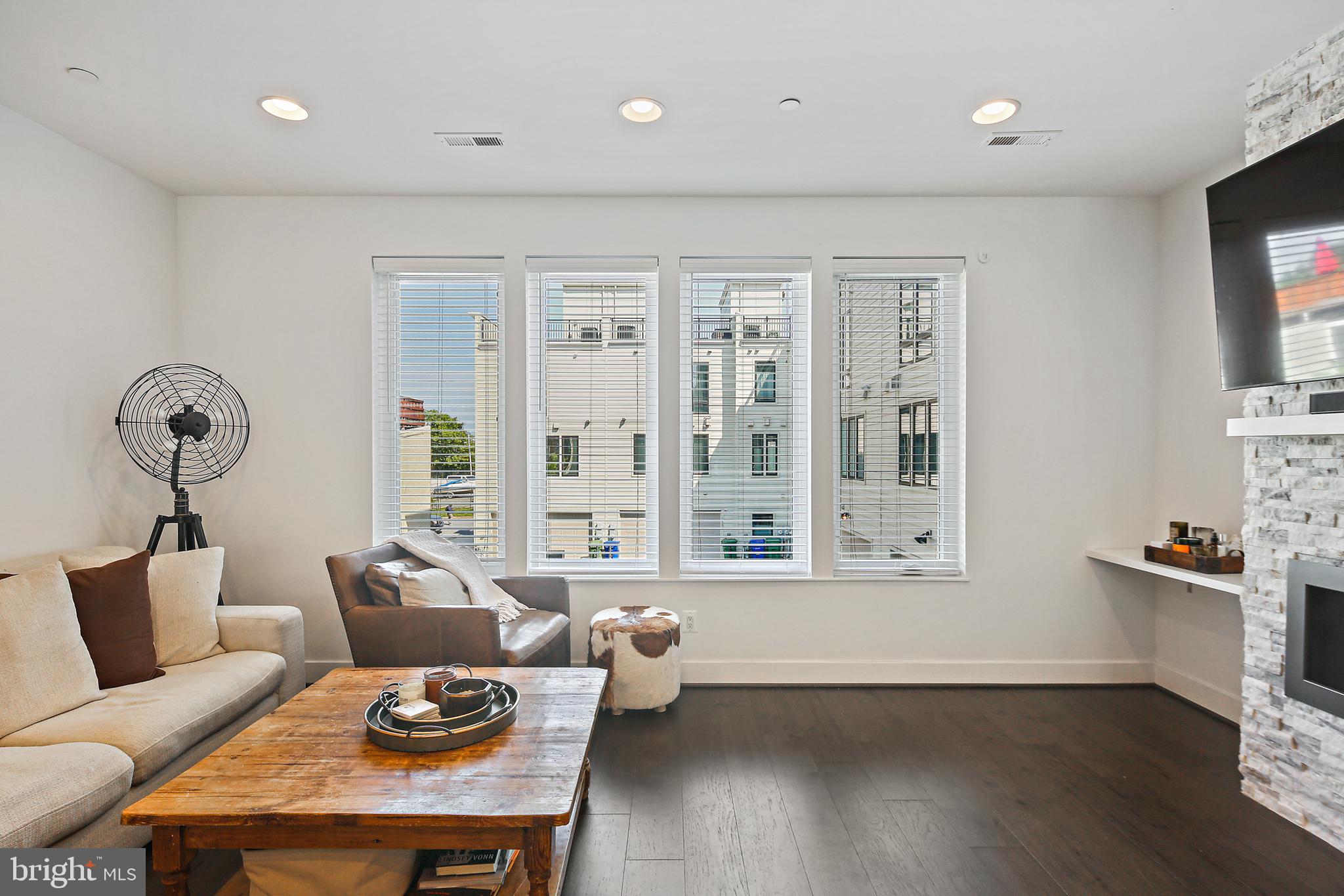 1223 Cooksie Street Baltimore, MD 21230 - Photo 11 of 36 Living Room