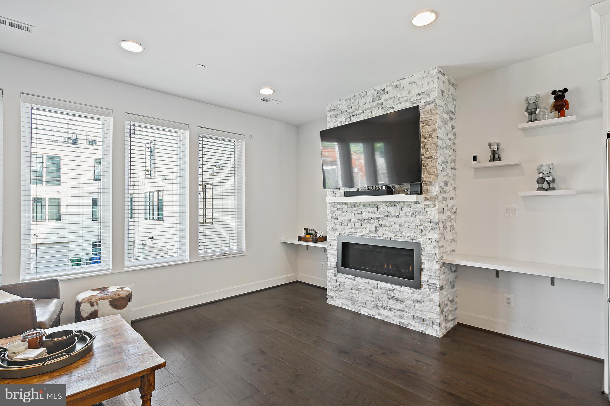 1223 Cooksie Street Baltimore, MD 21230 - Photo 8 of 36 Living Room